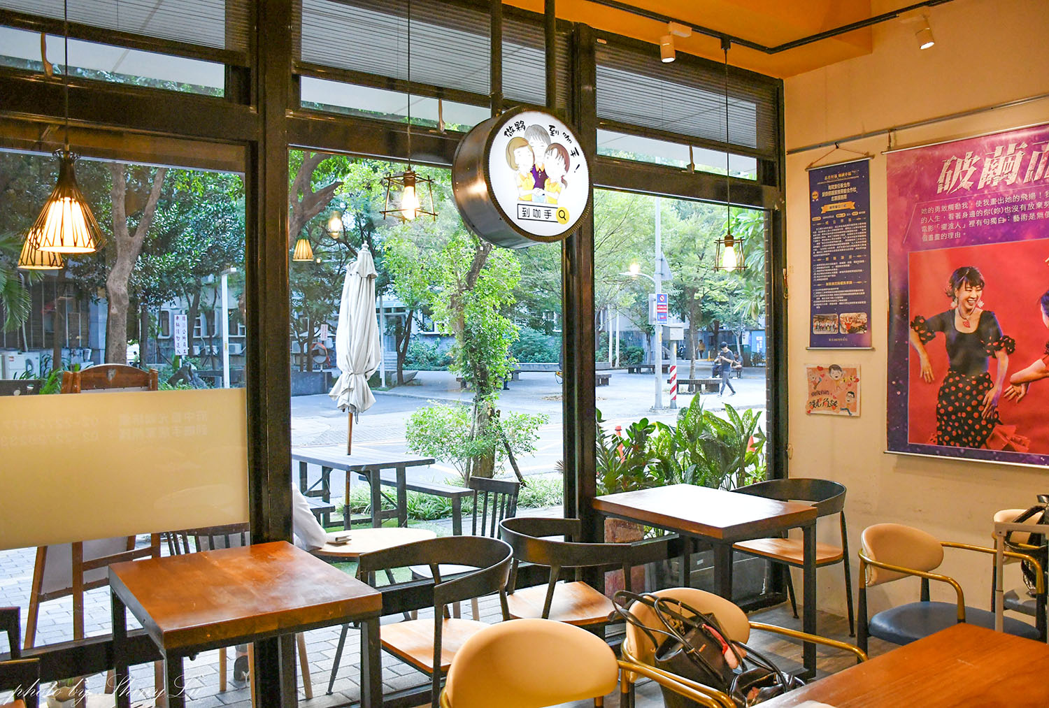 板橋銀光咖啡館，捷運府中站旁，不限時有插座的板橋咖啡廳