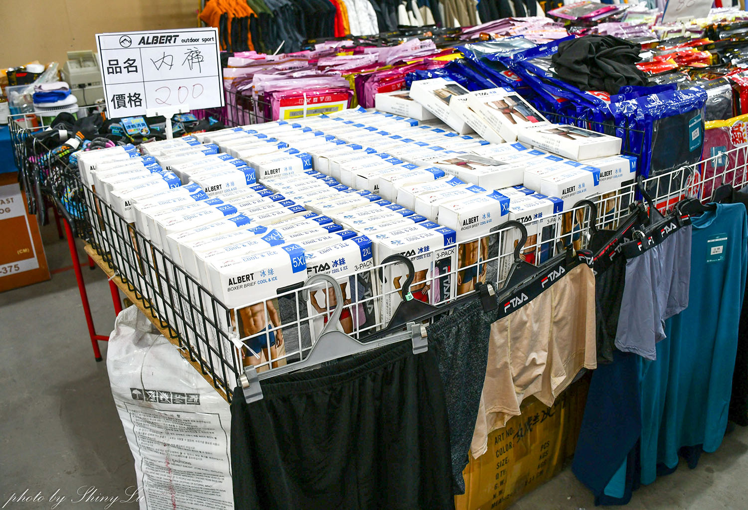 好便宜!金山機能服飾特賣,保暖衣88元,機能外套三件1000元起!風雪狼外套只要590元《艾伯特機能服飾》 - 第14張圖