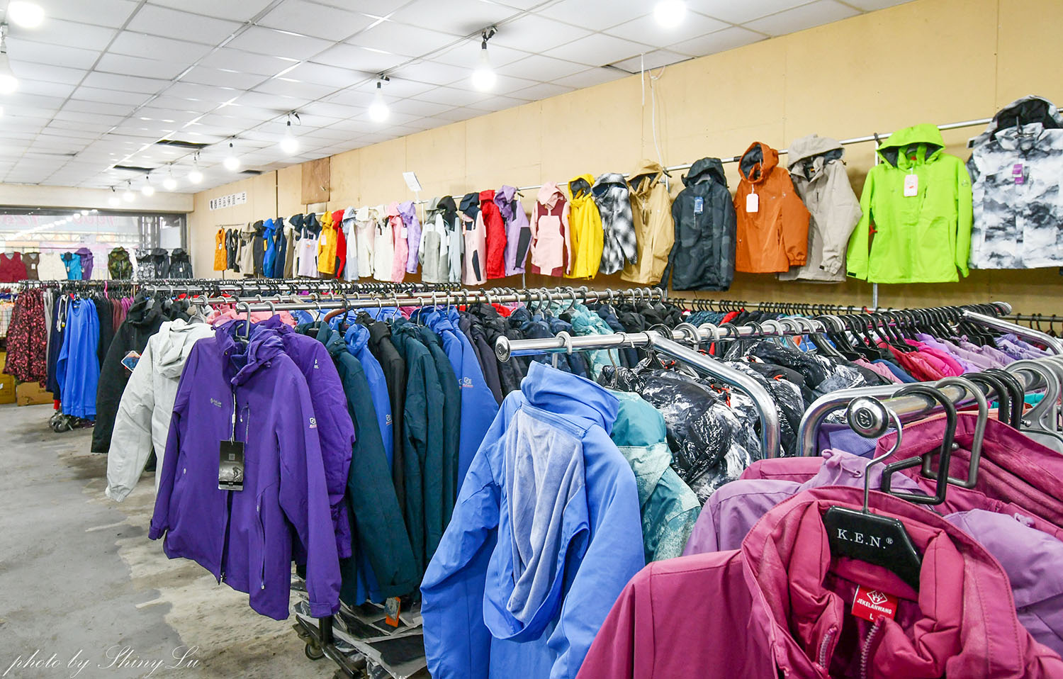 好便宜!金山機能服飾特賣,保暖衣88元,機能外套三件1000元起!風雪狼外套只要590元《艾伯特機能服飾》 - 第15張圖