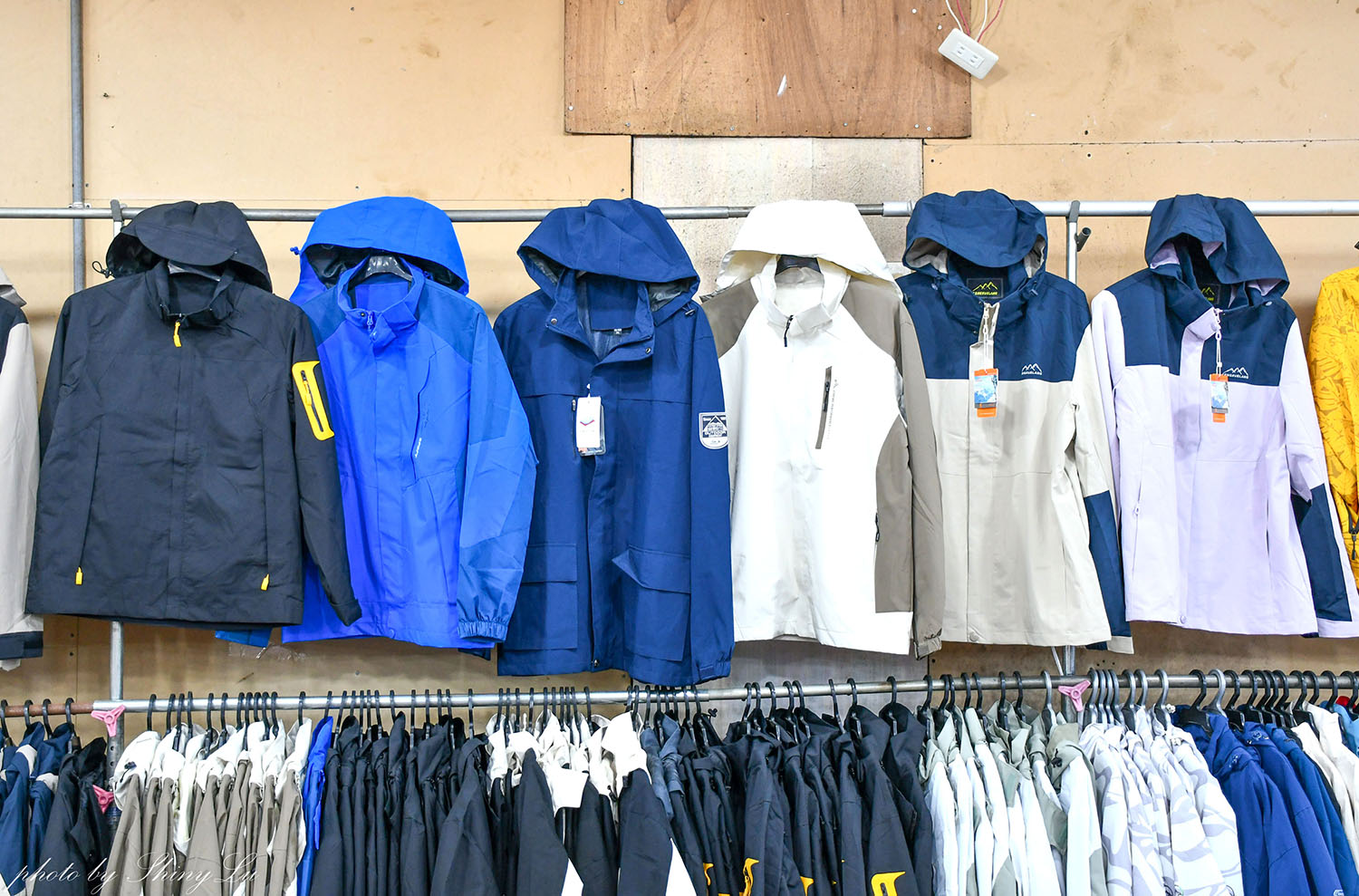 好便宜!金山機能服飾特賣,保暖衣88元,機能外套三件1000元起!風雪狼外套只要590元《艾伯特機能服飾》 - 第16張圖