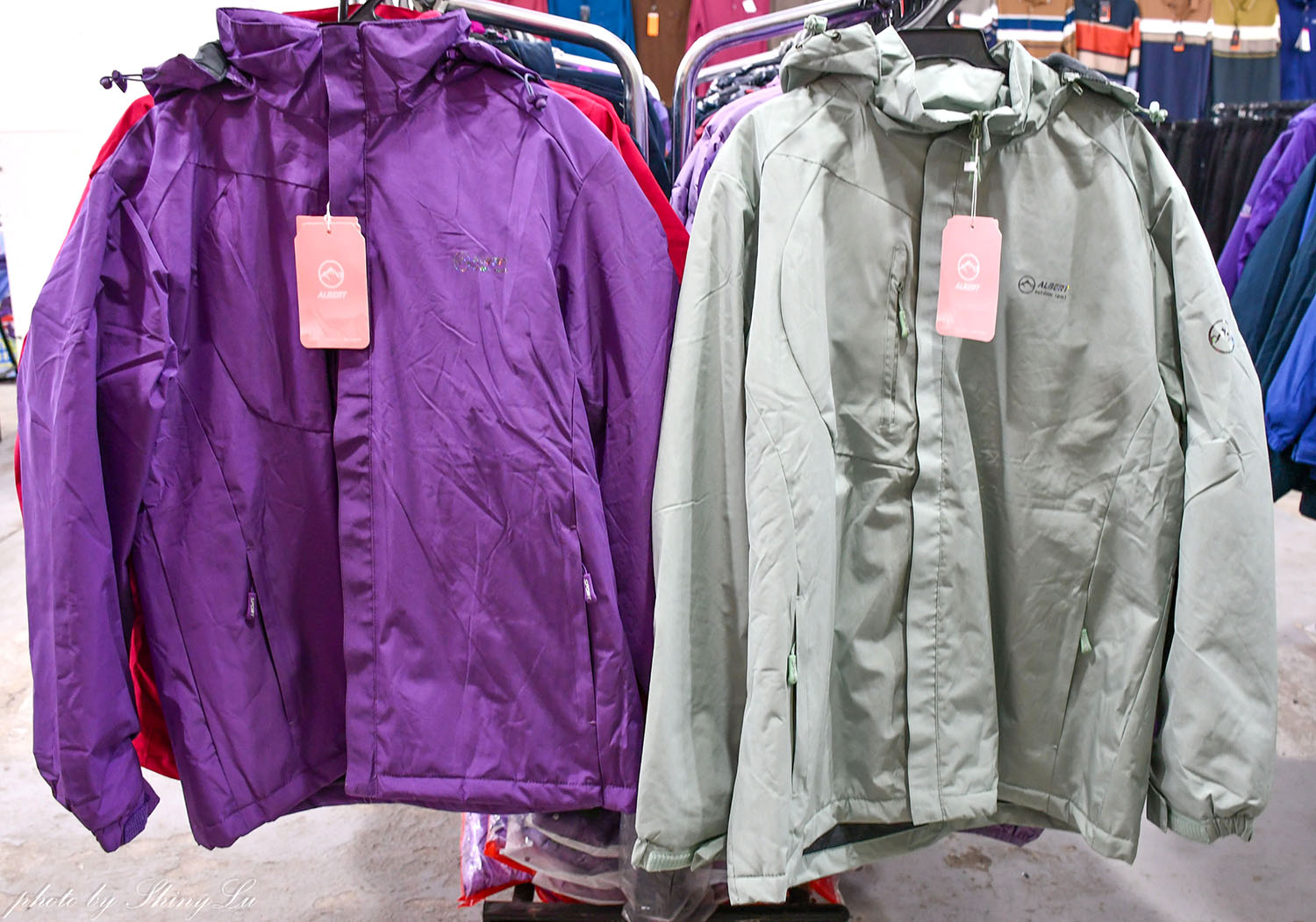 好便宜!金山機能服飾特賣,保暖衣88元,機能外套三件1000元起!風雪狼外套只要590元《艾伯特機能服飾》 - 第24張圖