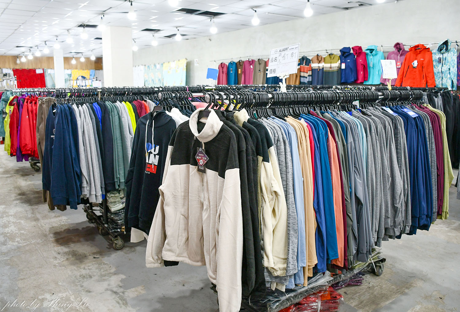 好便宜!金山機能服飾特賣,保暖衣88元,機能外套三件1000元起!風雪狼外套只要590元《艾伯特機能服飾》 - 第37張圖