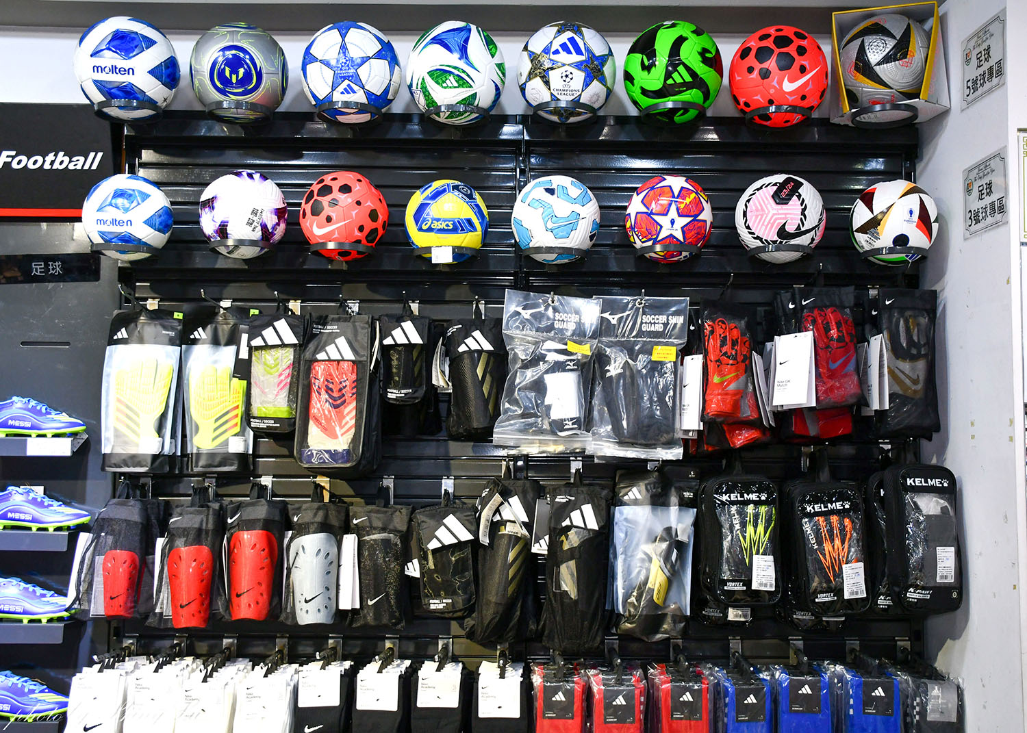 天母《詹士運動用品週年慶》足球鞋/足球釘鞋outlet出清二雙2000起 - 第25張圖