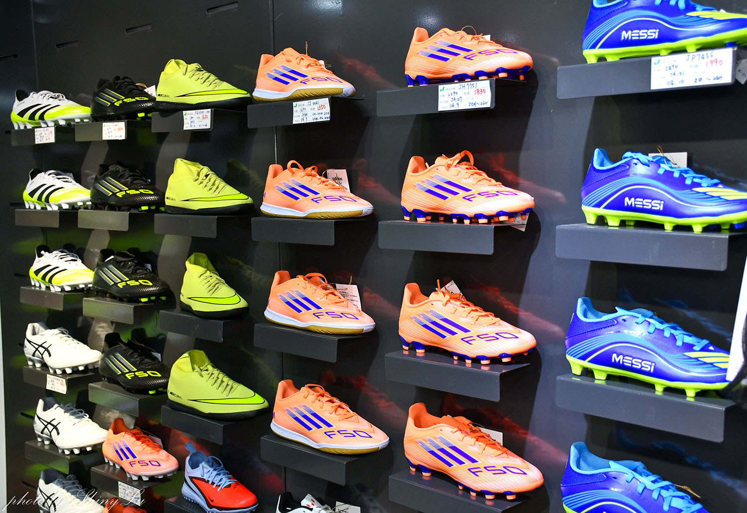 天母《詹士運動用品週年慶》足球鞋/足球釘鞋outlet出清二雙2000起 - 第30張圖