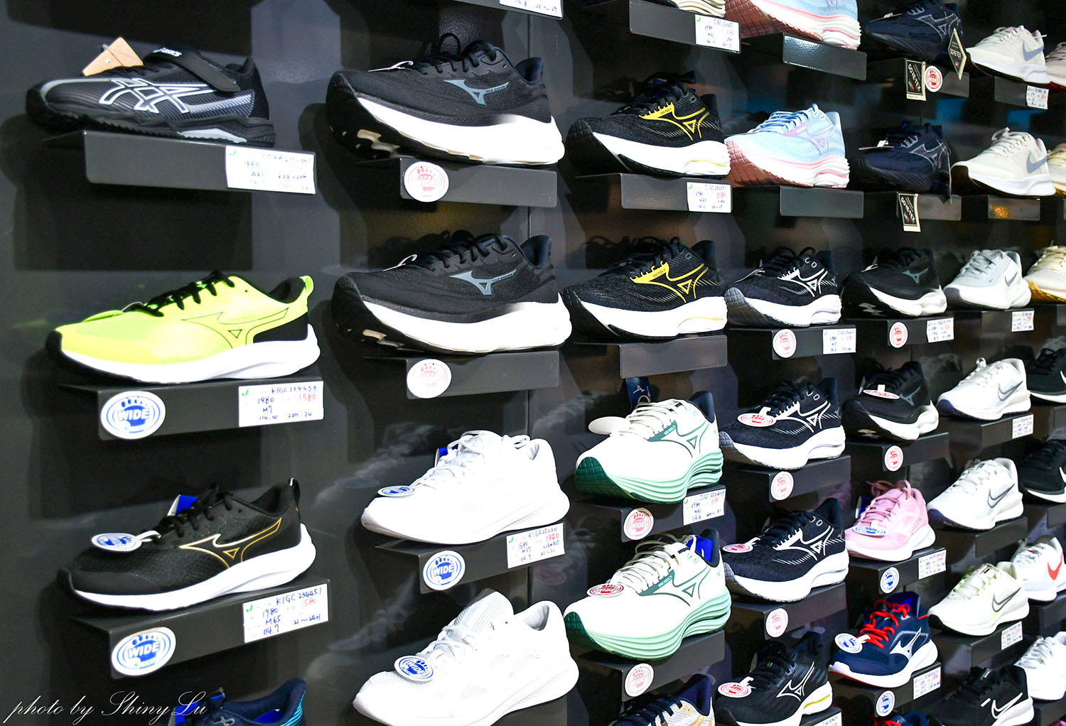 天母《詹士運動用品週年慶》足球鞋/足球釘鞋outlet出清二雙2000起 - 第34張圖