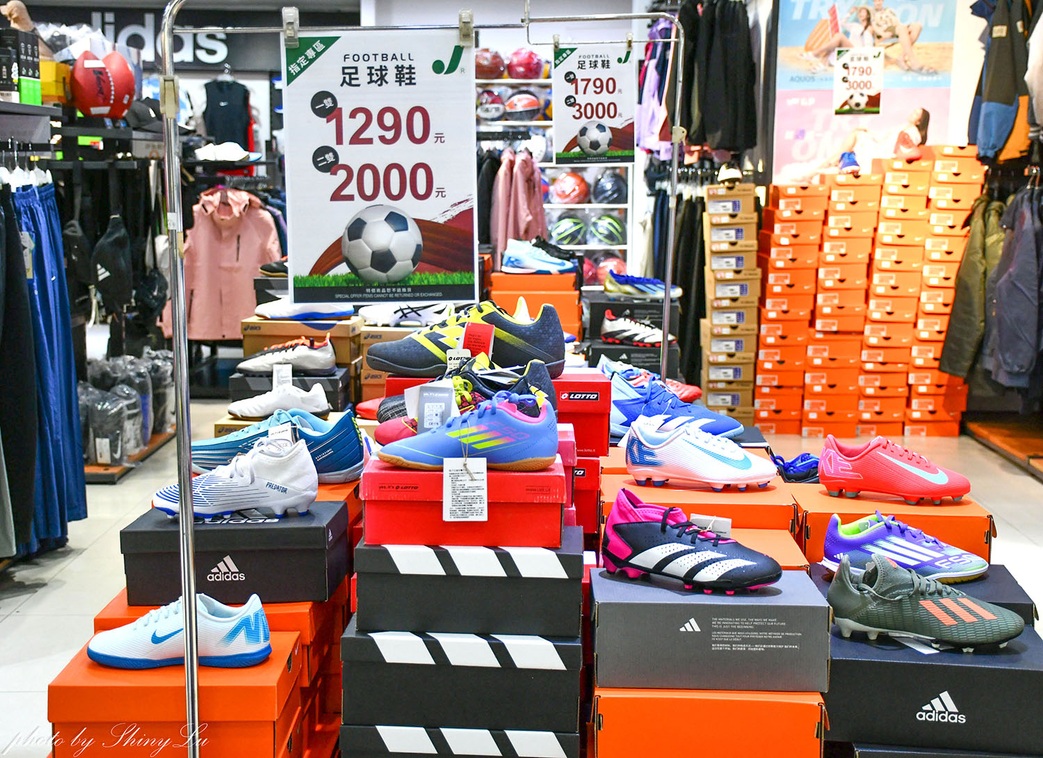 天母《詹士運動用品週年慶》足球鞋/足球釘鞋outlet出清二雙2000起 - 第8張圖