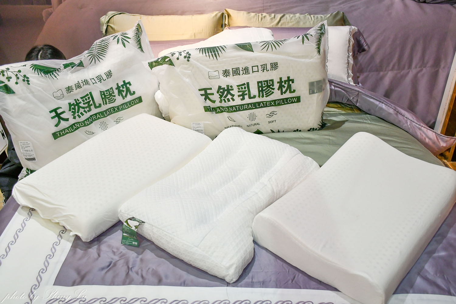 iFG遠雄廣場《貝翠絲寢具》開館慶 v.s 生活工場outlet特賣，天絲床包枕套組二組1800元，泰國乳膠枕1388買一送一