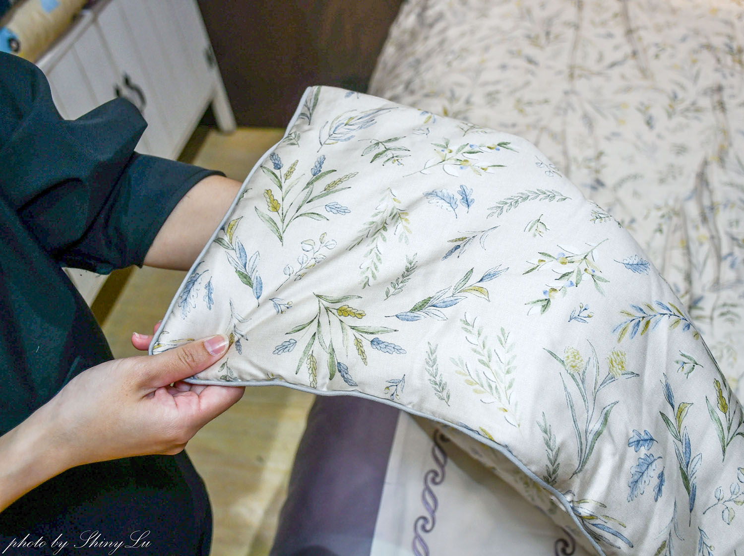 iFG遠雄廣場《貝翠絲寢具》開館慶 v.s 生活工場outlet特賣，天絲床包枕套組二組1800元，泰國乳膠枕1388買一送一