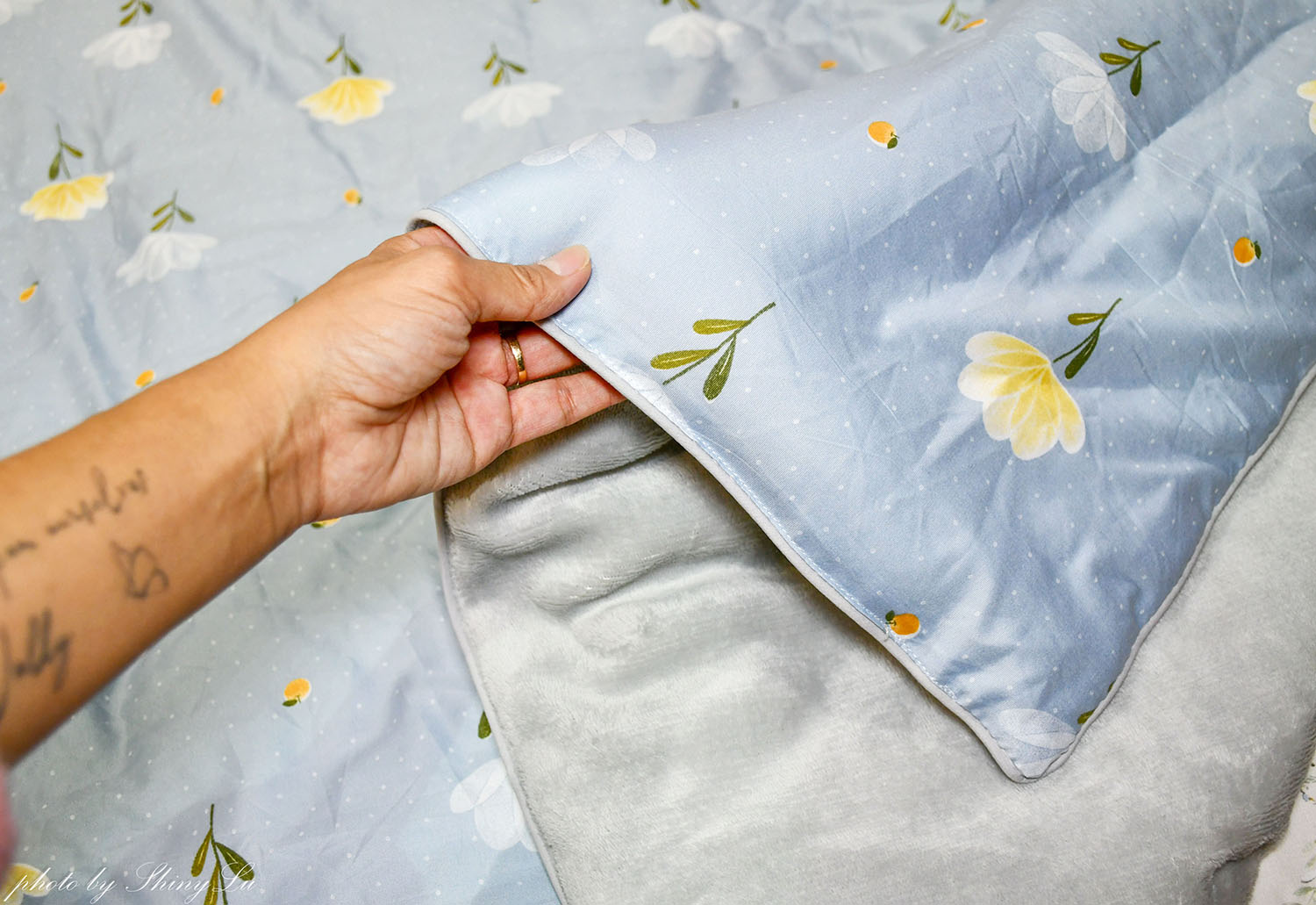 iFG遠雄廣場《貝翠絲寢具》開館慶 v.s 生活工場outlet特賣，天絲床包枕套組二組1800元，泰國乳膠枕1388買一送一