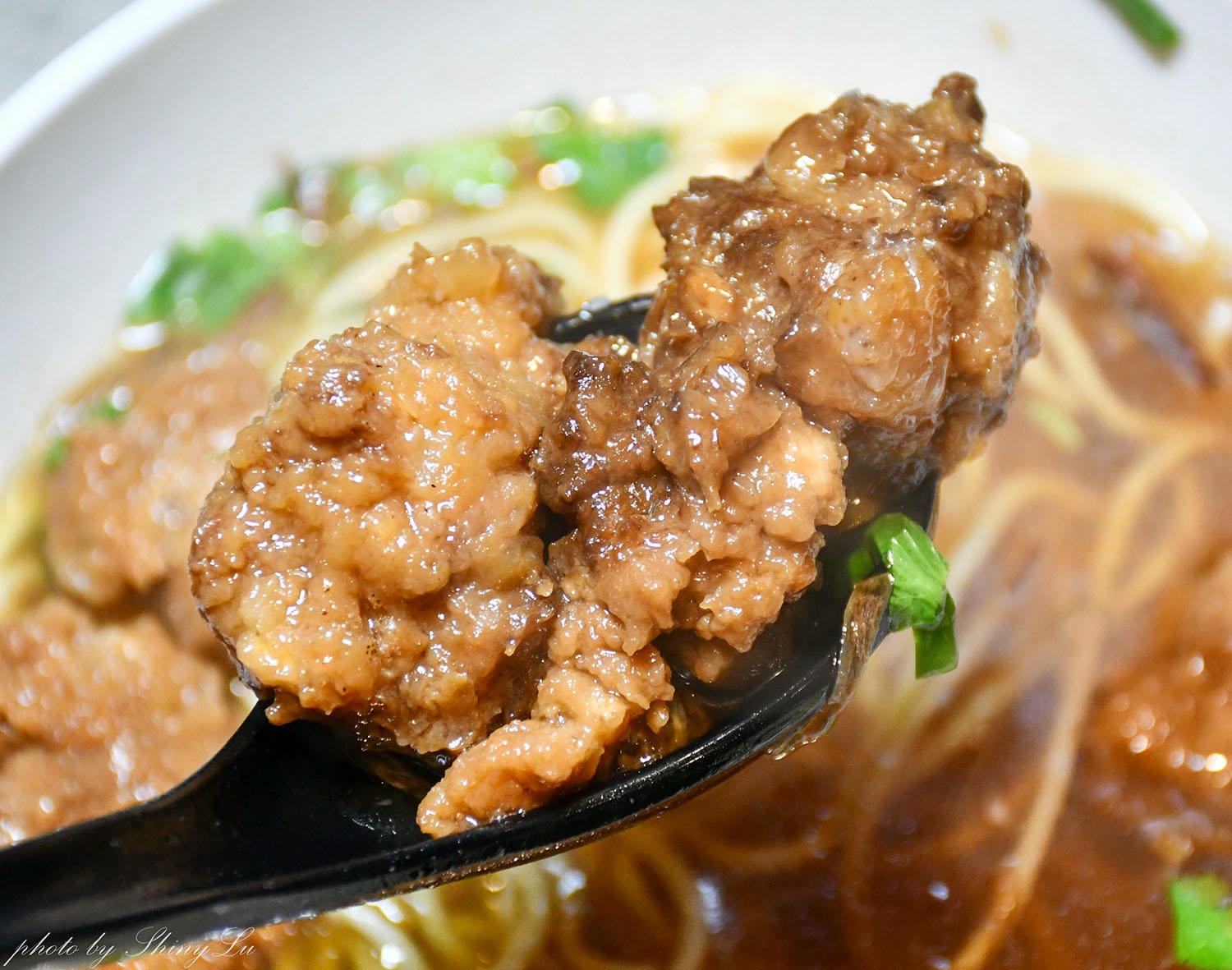 魚滿堂豐原排骨麵，湯頭古早味超大份，彰化員林美食30年老店