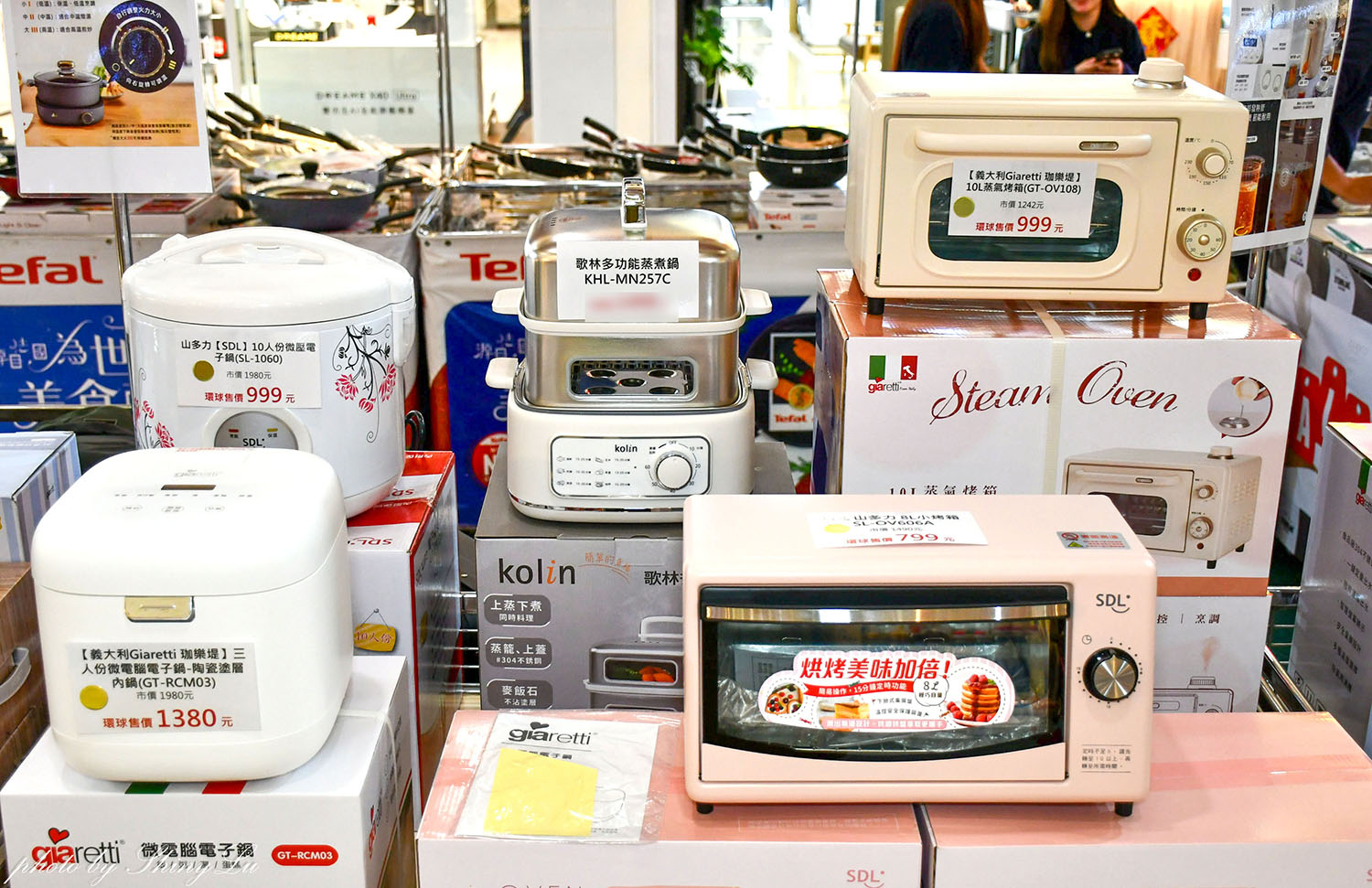 中和環球年年有好市！超強新春市集！特福鍋具福利品百元價起！同場還有歌林/義大利珈樂堤家電，ME5精品剪具 ，初菜·小菜良伴快閃特賣