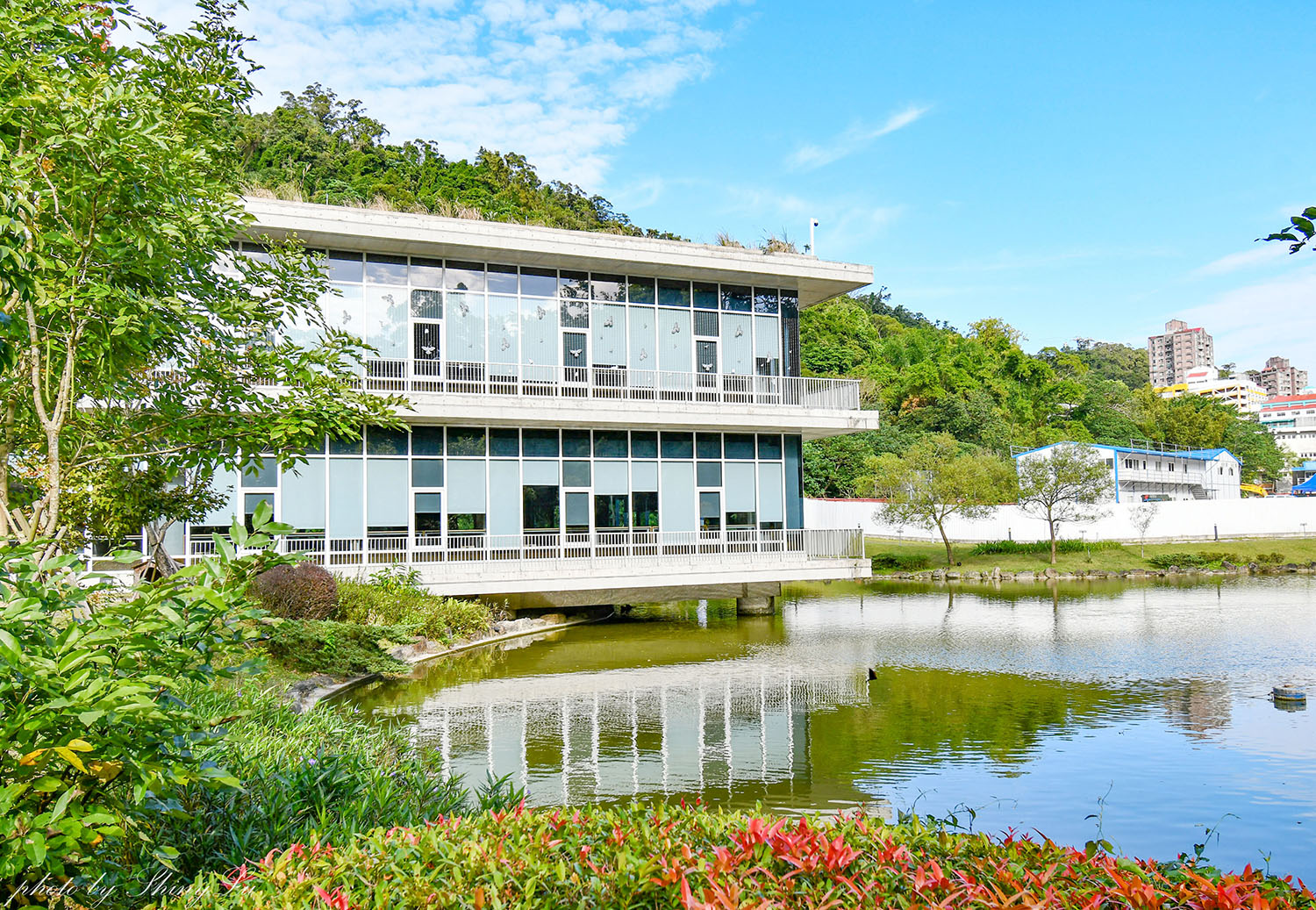 隱身在大學圖書館旁《廢墟湖村店》湖畔第一排,木柵景觀咖啡廳 - 第11張圖 隱身在大學圖書館旁《廢墟湖村店》湖畔第一排,木柵景觀咖啡廳