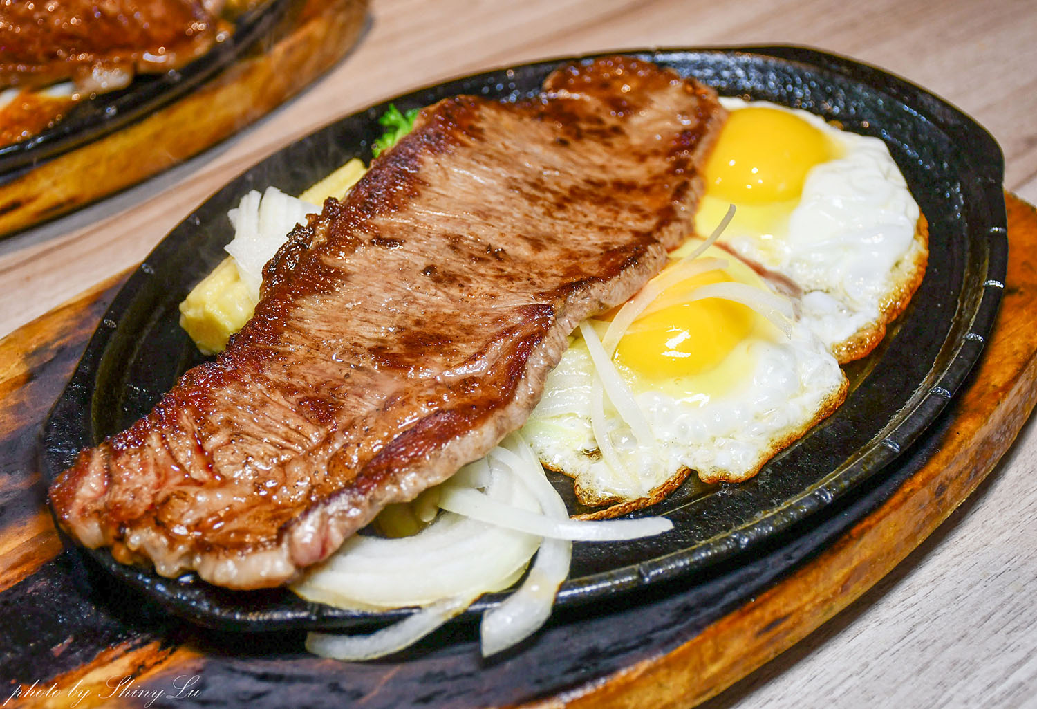 天母牛排推薦│6分熟牛排│百元就能吃到原塊肉牛排，內用可免費加麵