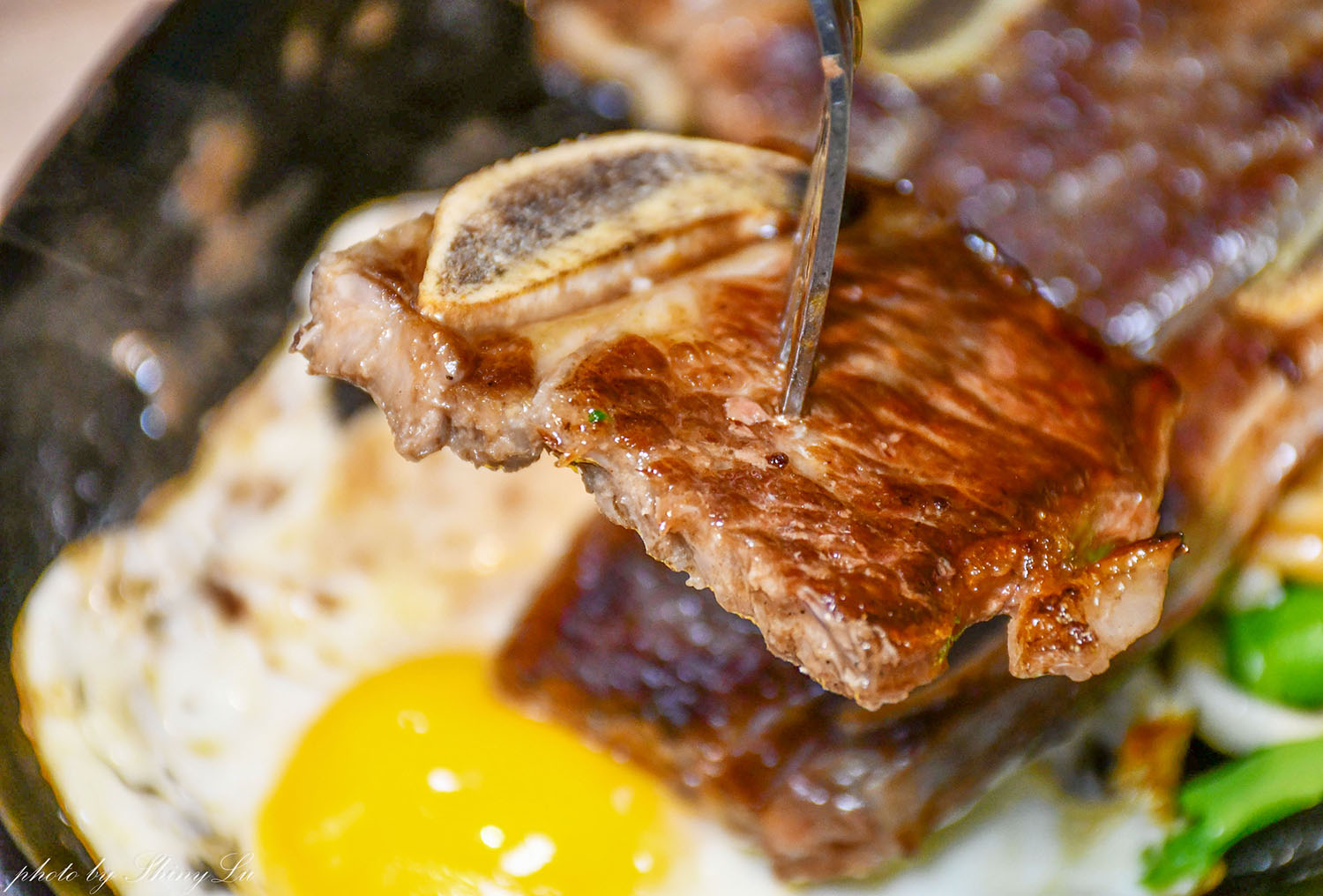 天母牛排推薦│6分熟牛排│百元就能吃到原塊肉牛排，內用可免費加麵