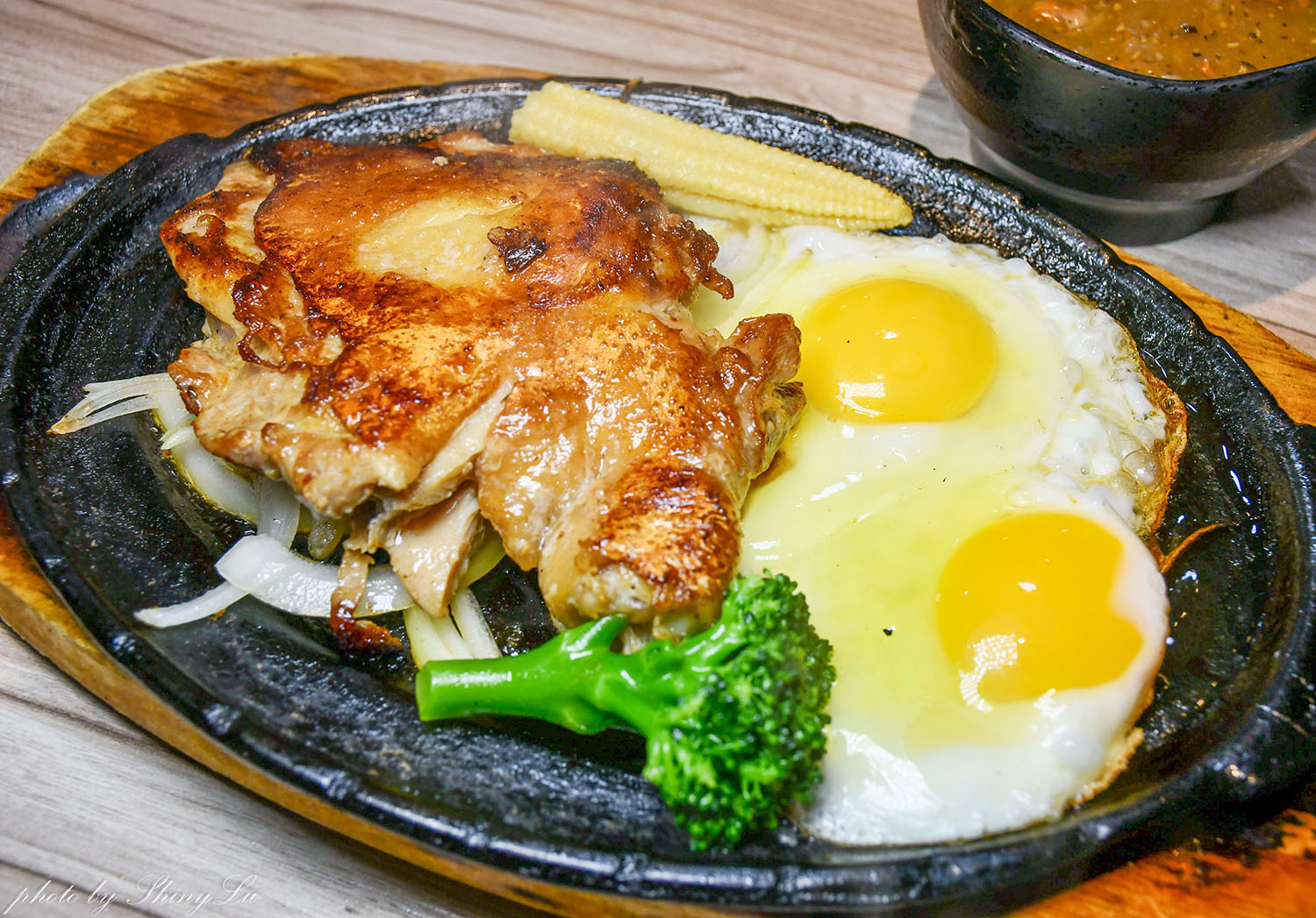 天母牛排推薦│6分熟牛排│百元就能吃到原塊肉牛排，內用可免費加麵