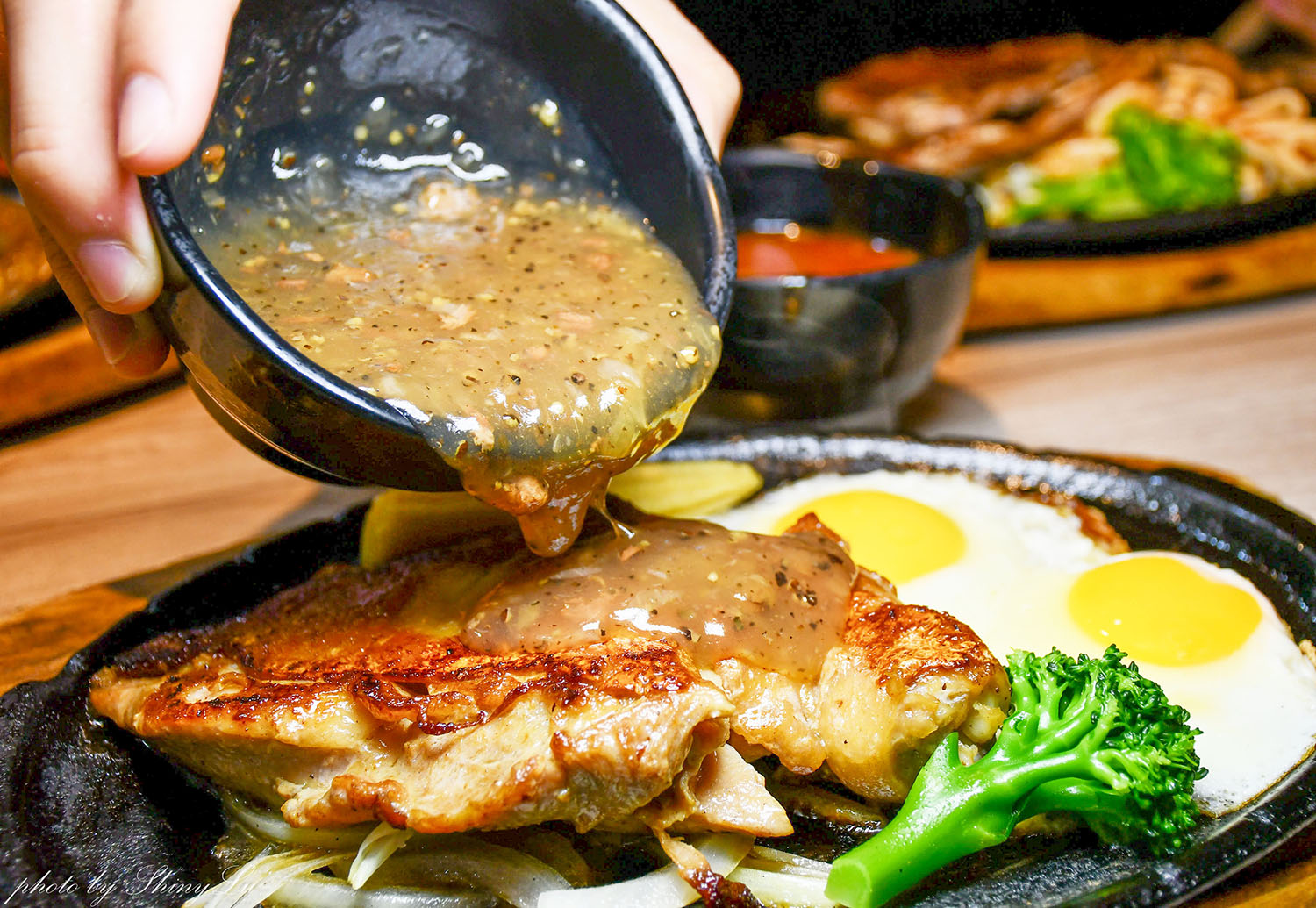 天母牛排推薦│6分熟牛排│百元就能吃到原塊肉牛排，內用可免費加麵