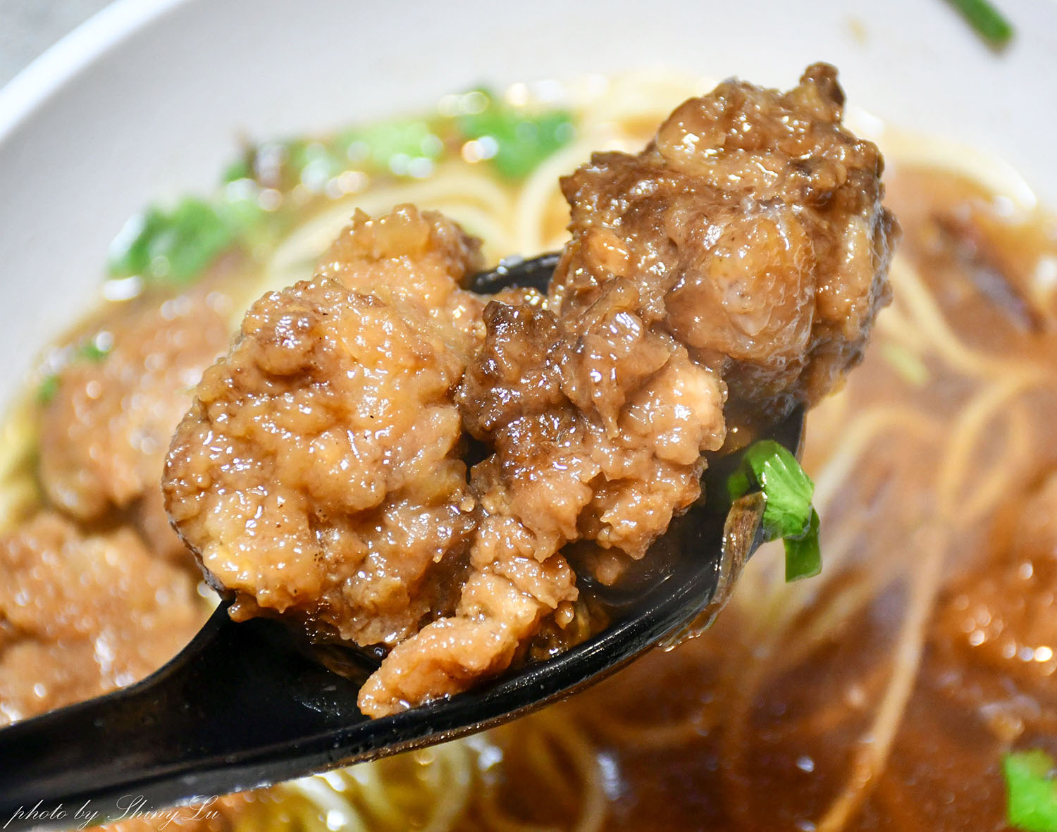 魚滿堂豐原排骨麵，湯頭古早味超大份，彰化員林美食30年老店