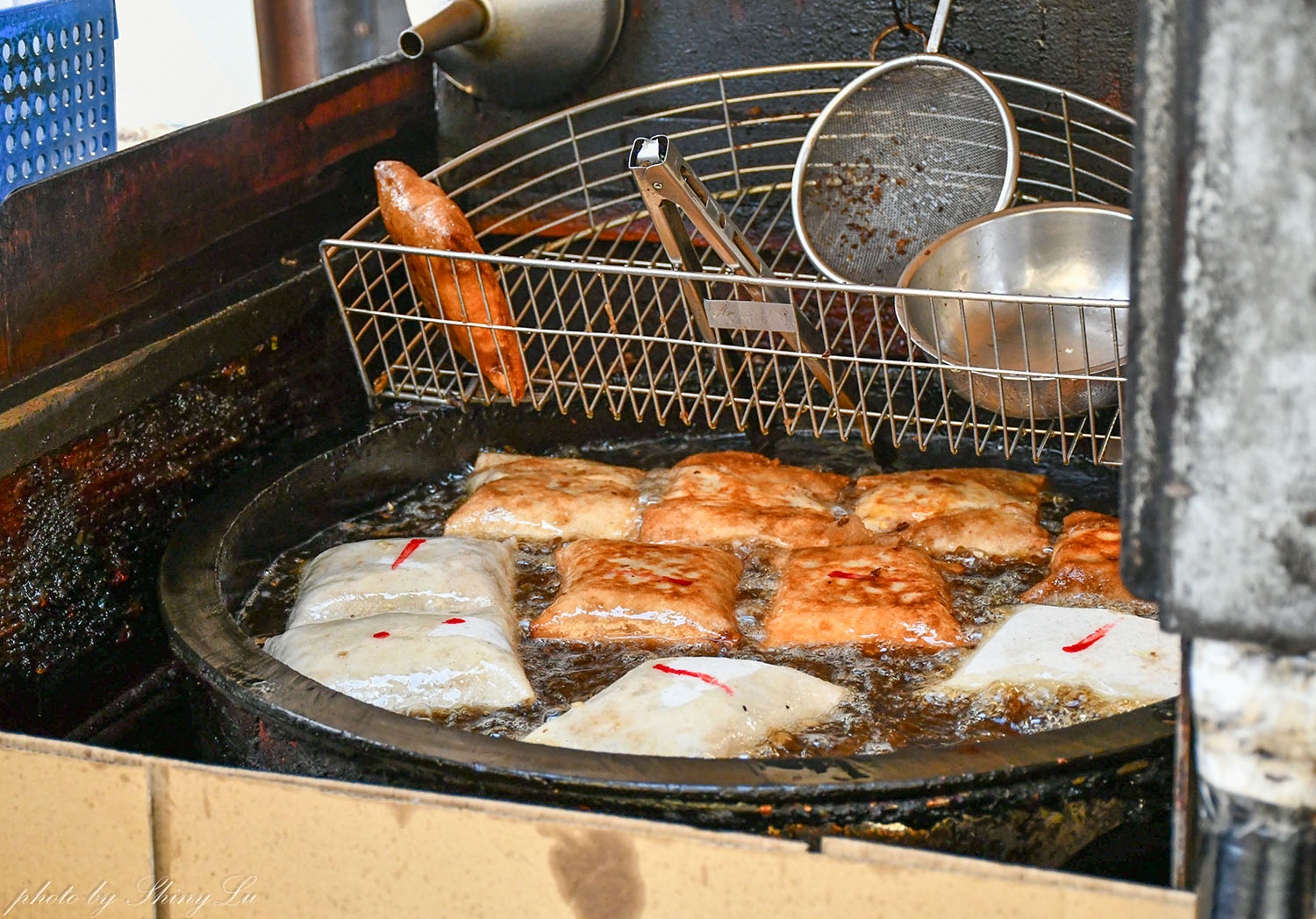香港煎包(青埔總店)超人氣發財車，方型煎包超厚實，桃園青埔排隊小吃