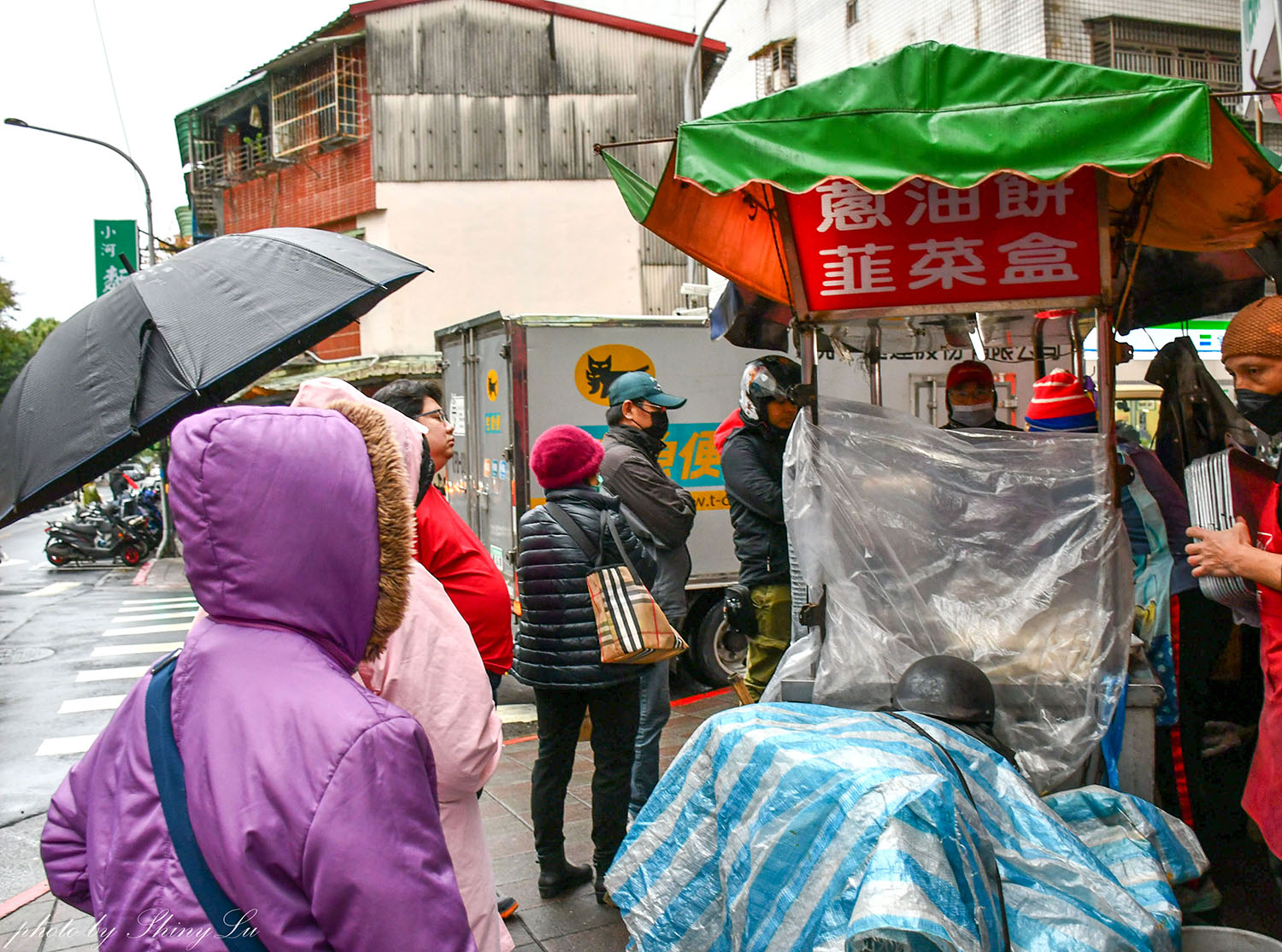 莊家蔥油餅韭菜盒,煎到恰恰的皮超酥,景美排隊小吃推薦 - 第3張圖 莊家蔥油餅韭菜盒,煎到恰恰的皮超酥,景美排隊小吃推薦