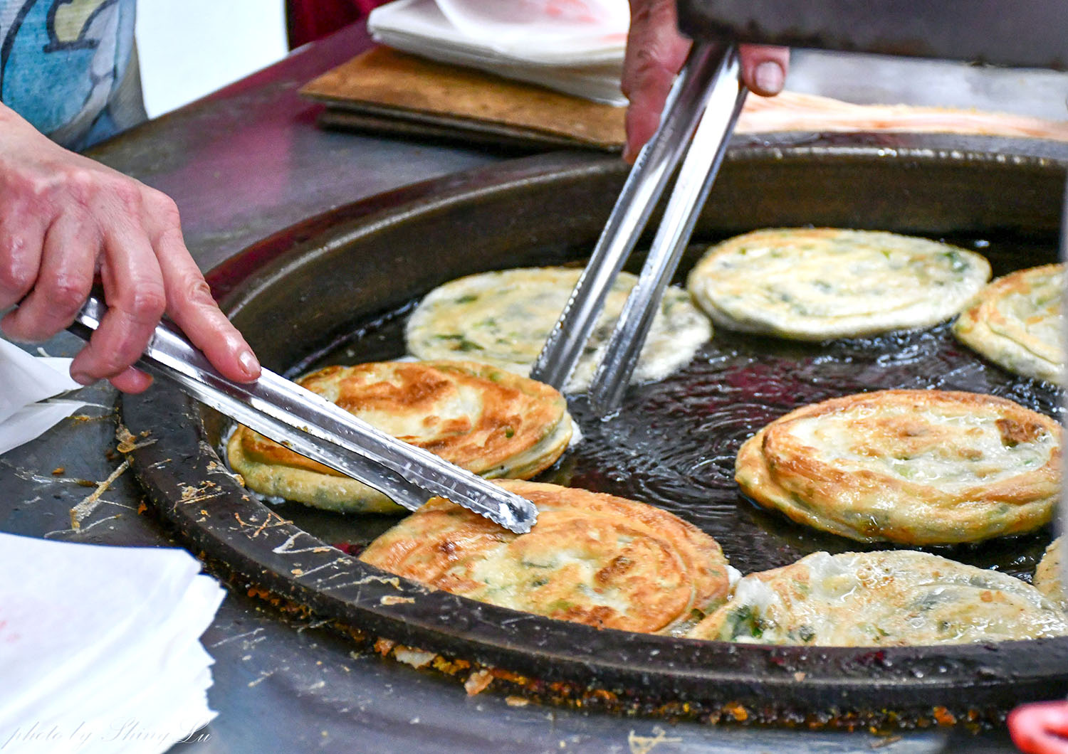 莊家蔥油餅韭菜盒,煎到恰恰的皮超酥,景美排隊小吃推薦 - 第5張圖 莊家蔥油餅韭菜盒,煎到恰恰的皮超酥,景美排隊小吃推薦