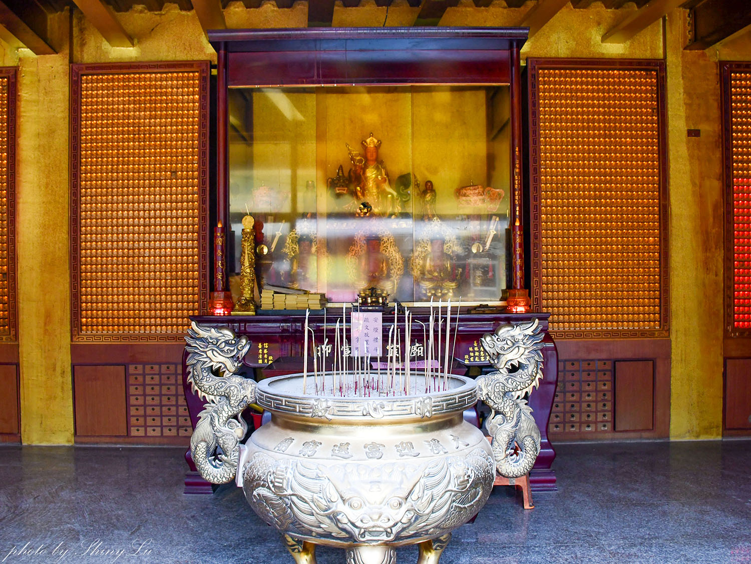 迎富送窮廟怎麼拜？送窮咒文、求發財金全功略，聖杯大道超好拍