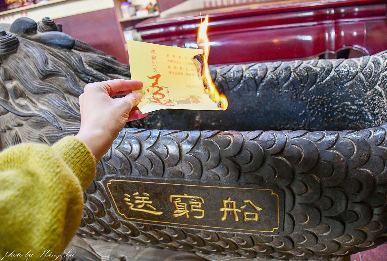 迎富送窮廟怎麼拜？送窮咒文、求發財金全功略，聖杯大道超好拍