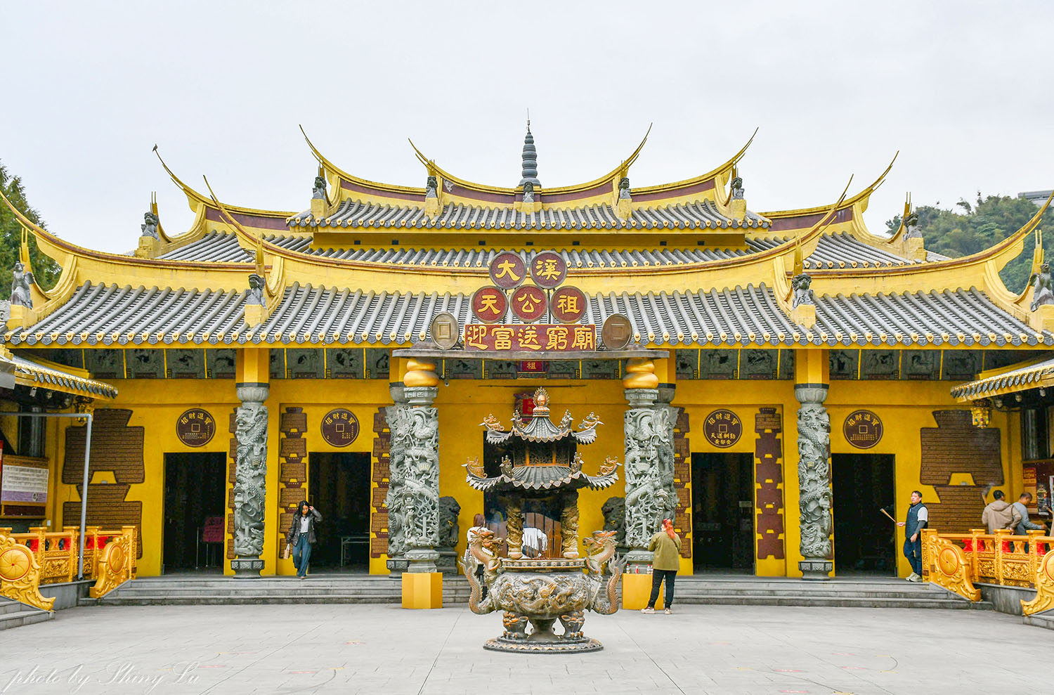 迎富送窮廟怎麼拜？送窮咒文、求發財金全功略，聖杯大道超好拍