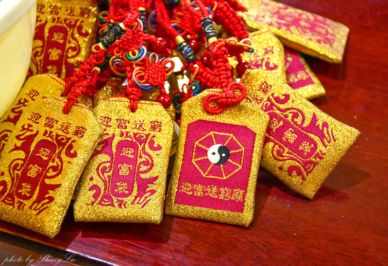 迎富送窮廟怎麼拜？送窮咒文、求發財金全功略，聖杯大道超好拍