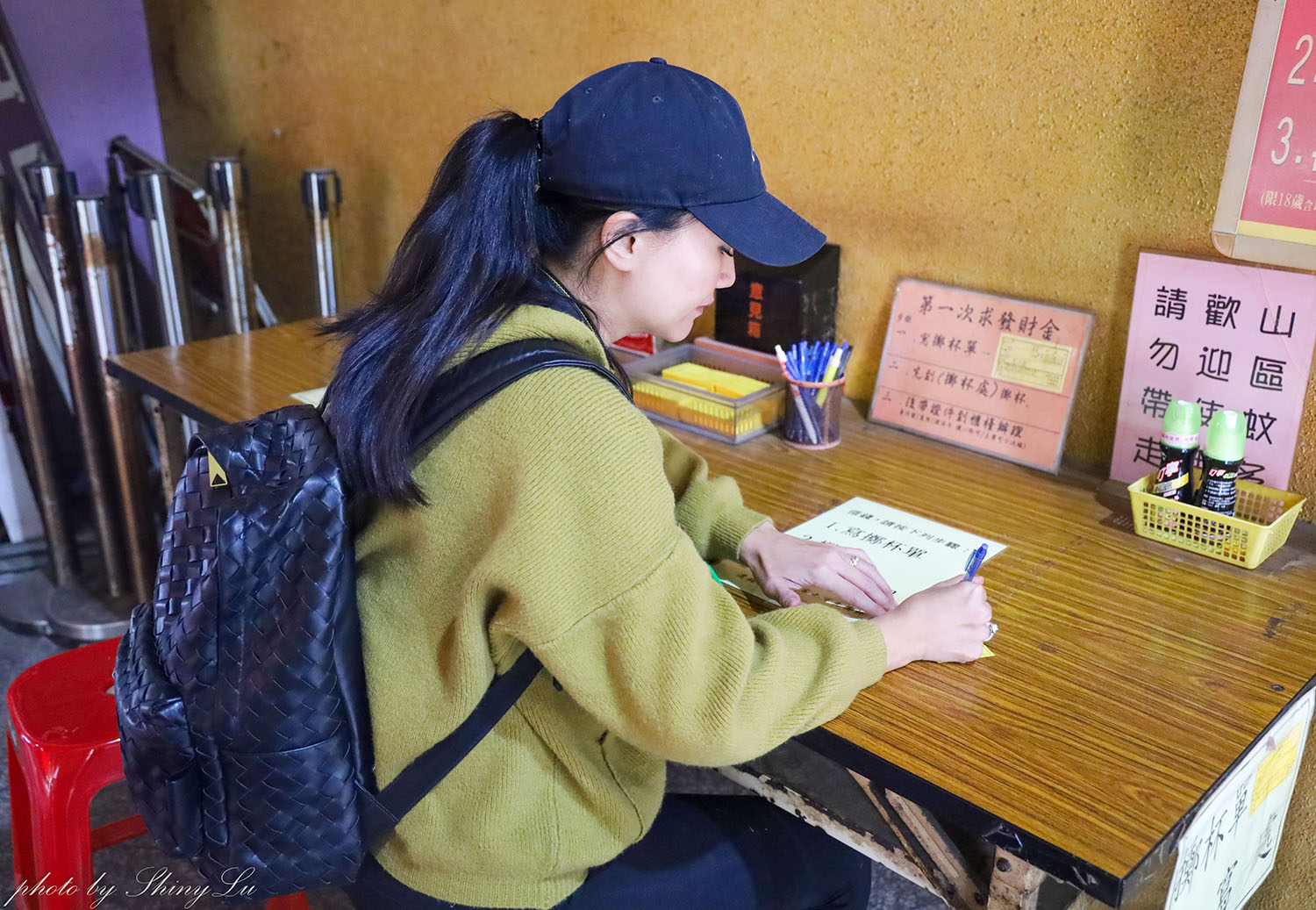 迎富送窮廟怎麼拜？送窮咒文、求發財金全功略，聖杯大道超好拍