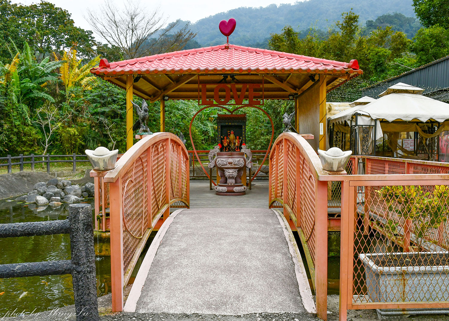 迎富送窮廟怎麼拜？送窮咒文、求發財金全功略，聖杯大道超好拍