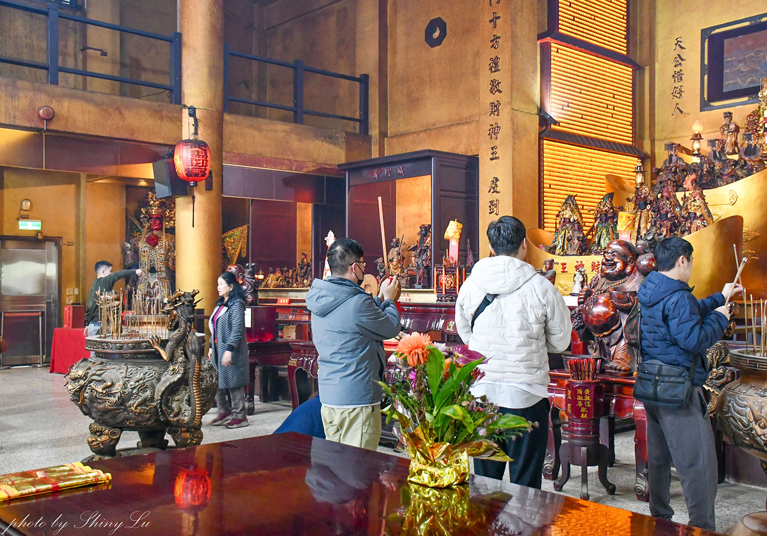 迎富送窮廟怎麼拜？送窮咒文、求發財金全功略，聖杯大道超好拍