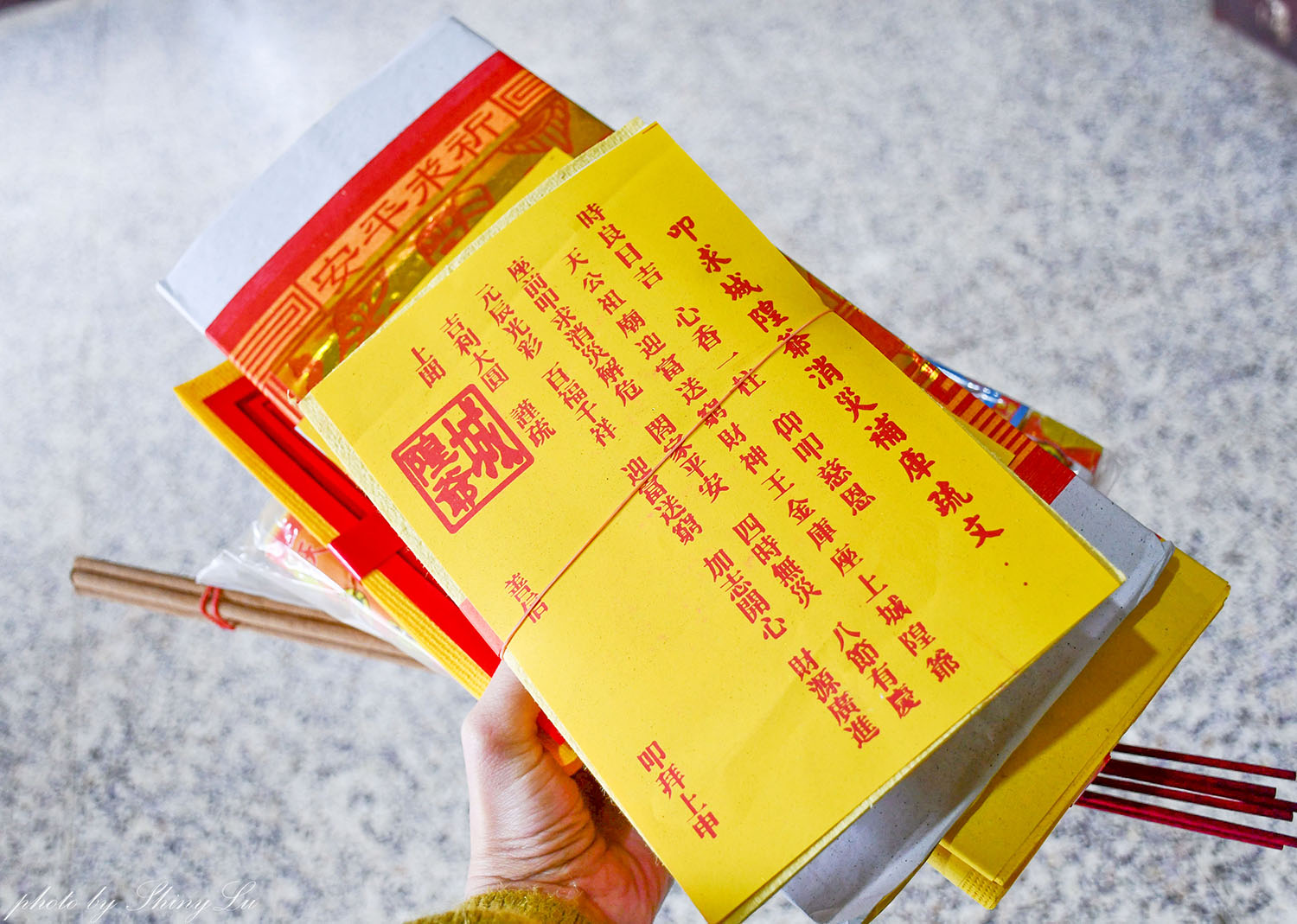 迎富送窮廟怎麼拜？送窮咒文、求發財金全功略，聖杯大道超好拍