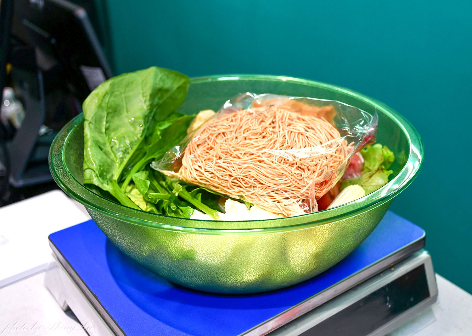 一個人也可以吃泰式！林口長庚美食《香泰迷迷》數十種配料想吃什麼自已搭配