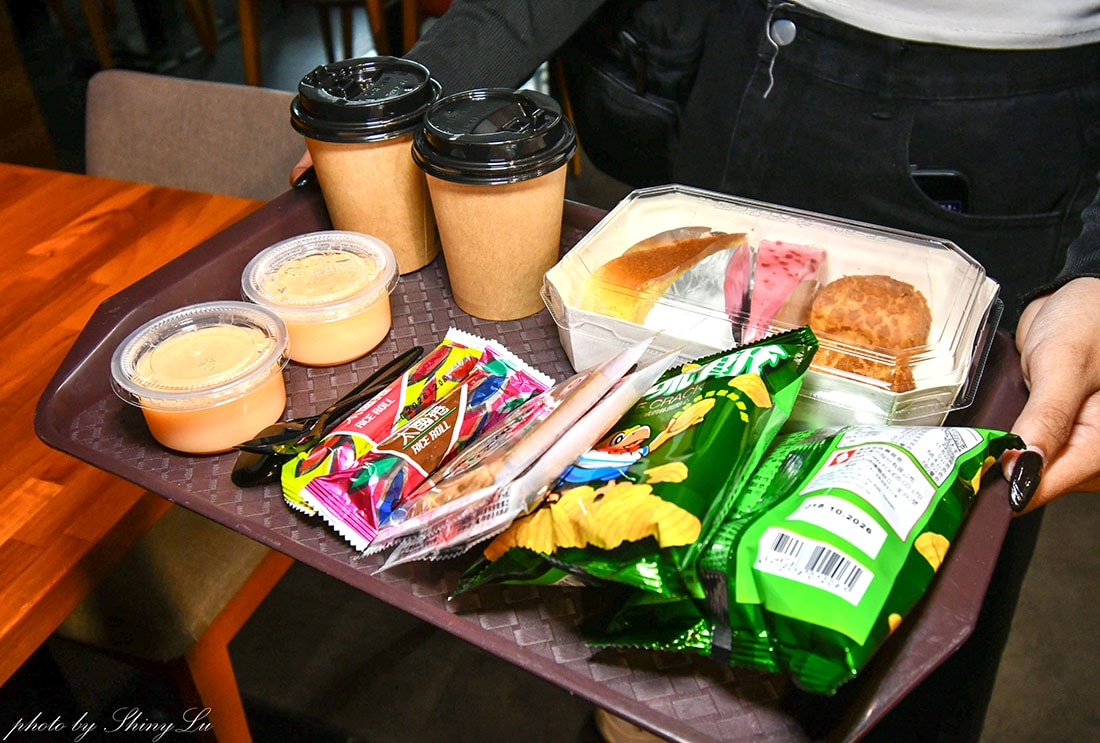 宮賞藝術大飯店評論心得，有兒童遊戲室、下午茶、早餐吃到飽，而且客房超級大！高雄親子飯店推薦