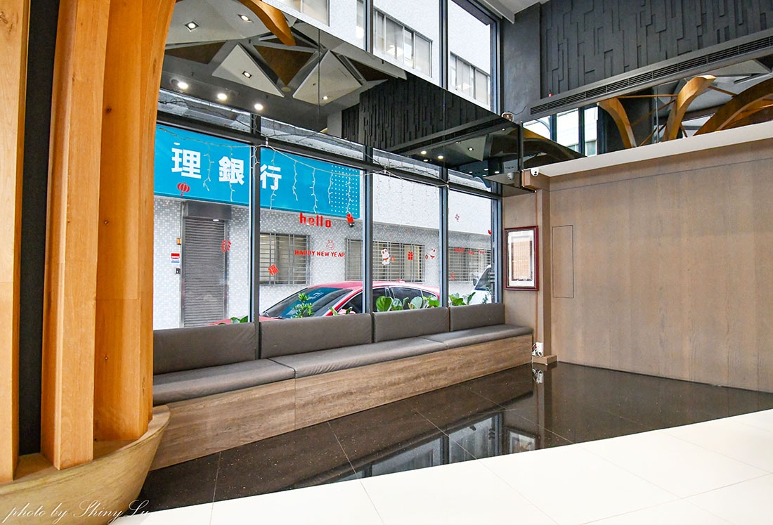 宮賞藝術大飯店評論心得，有兒童遊戲室、下午茶、早餐吃到飽，而且客房超級大！高雄親子飯店推薦