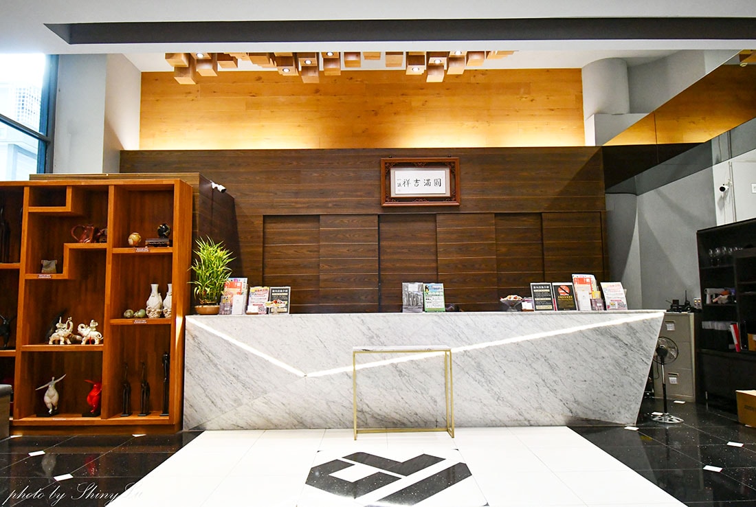 宮賞藝術大飯店評論心得，有兒童遊戲室、下午茶、早餐吃到飽，而且客房超級大！高雄親子飯店推薦