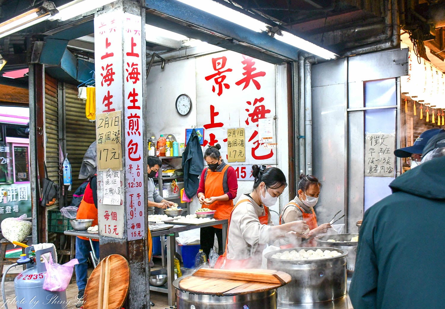 景美上海生煎包，漲到1顆17元，還是很多人排隊，景美夜市水煎包推薦
