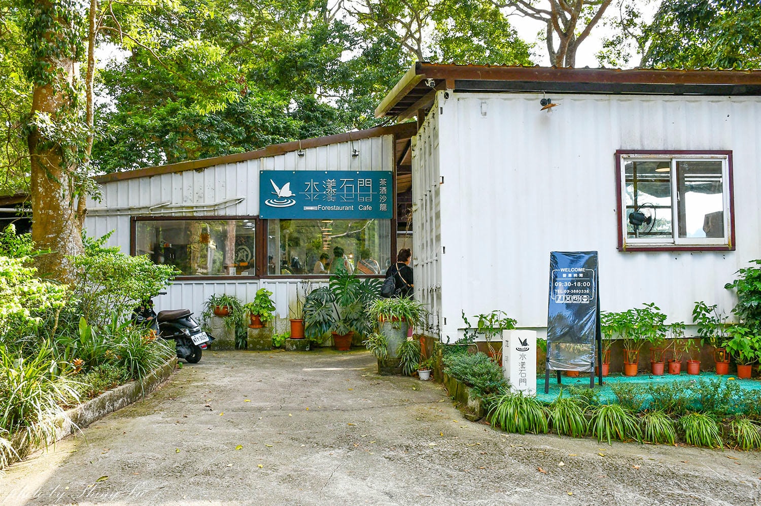 石門水庫湖景咖啡廳│水漾石門景觀餐廳│室內大面玻璃窗也可以欣賞湖景