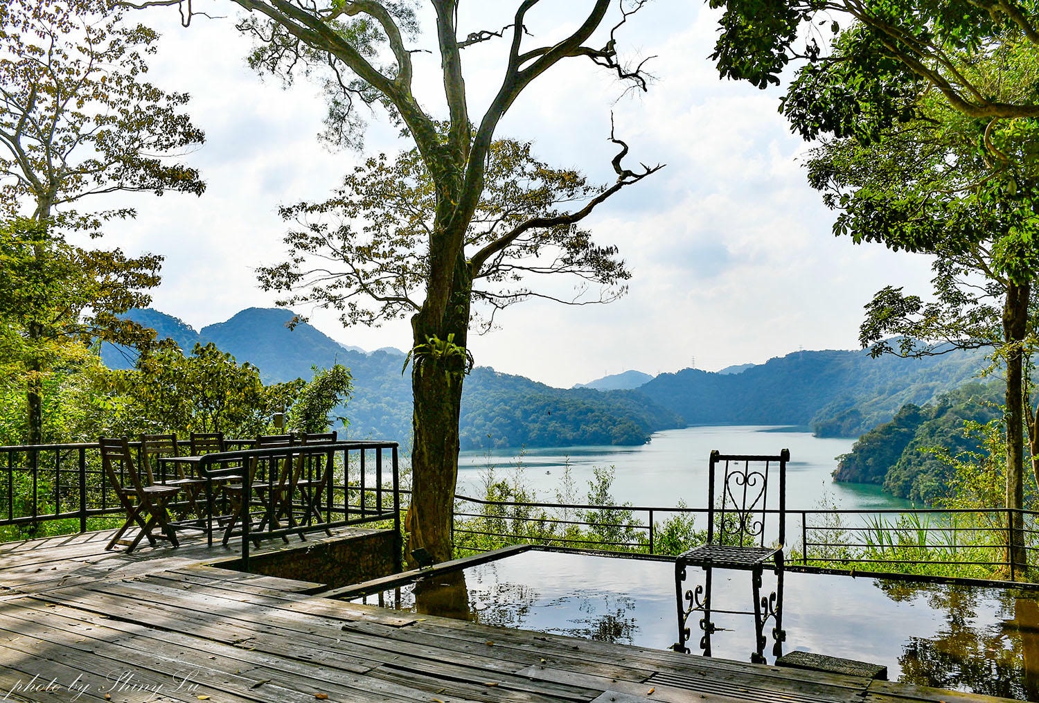 石門水庫湖景咖啡廳│水漾石門景觀餐廳│室內大面玻璃窗也可以欣賞湖景