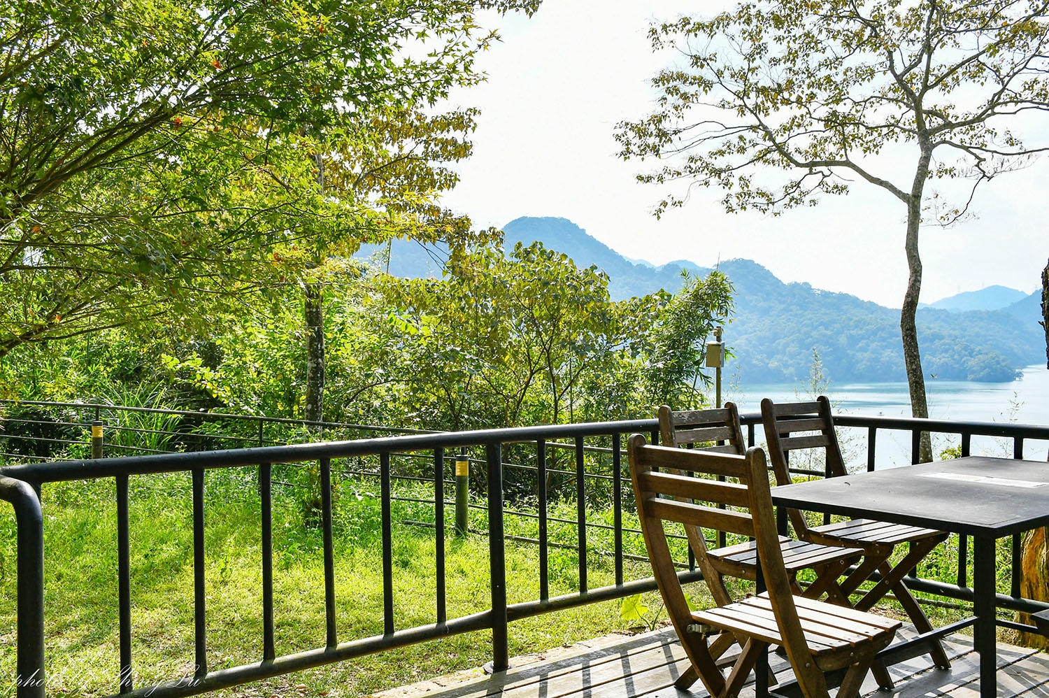 石門水庫湖景咖啡廳│水漾石門景觀餐廳│室內大面玻璃窗也可以欣賞湖景