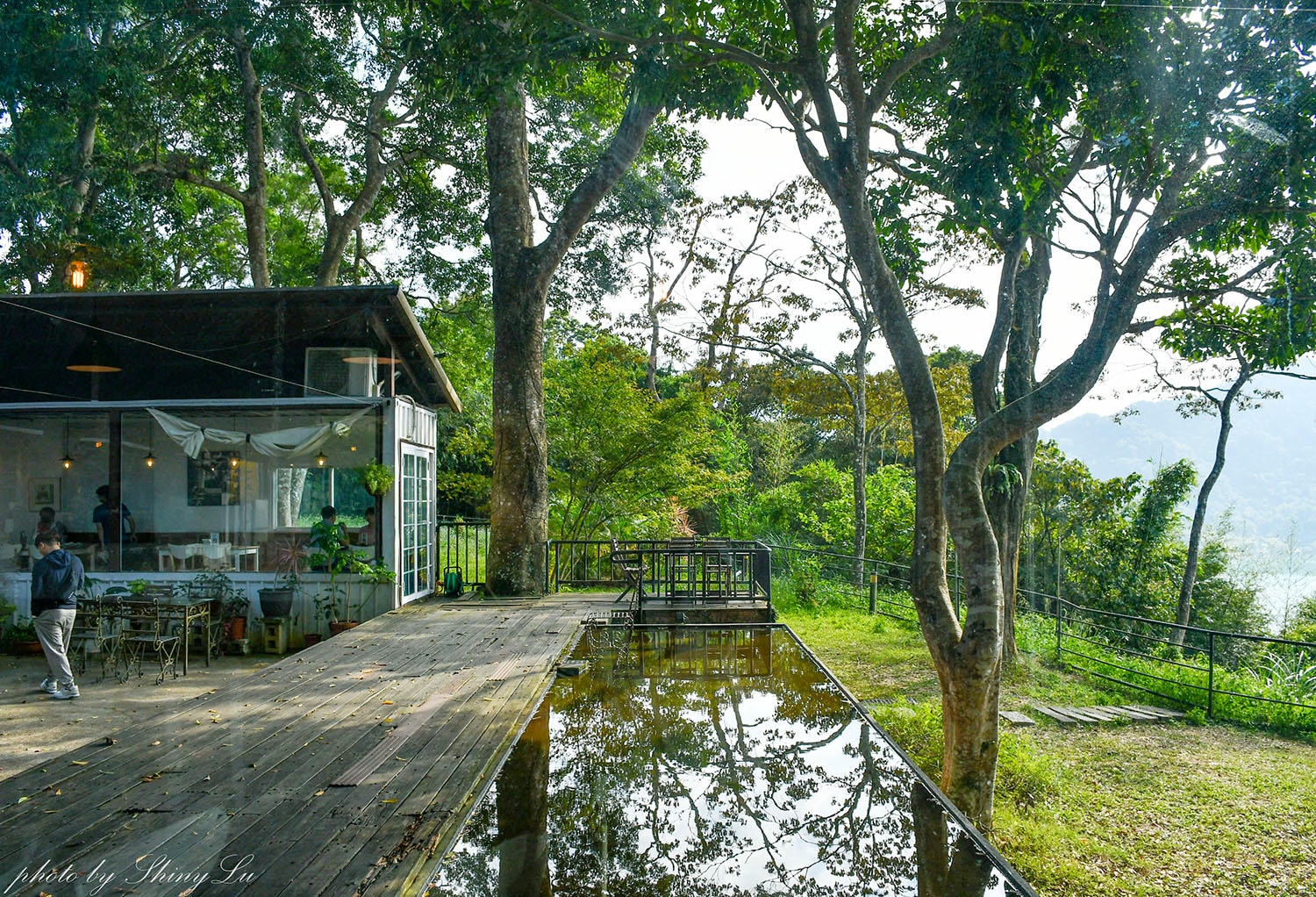 石門水庫湖景咖啡廳│水漾石門景觀餐廳│室內大面玻璃窗也可以欣賞湖景