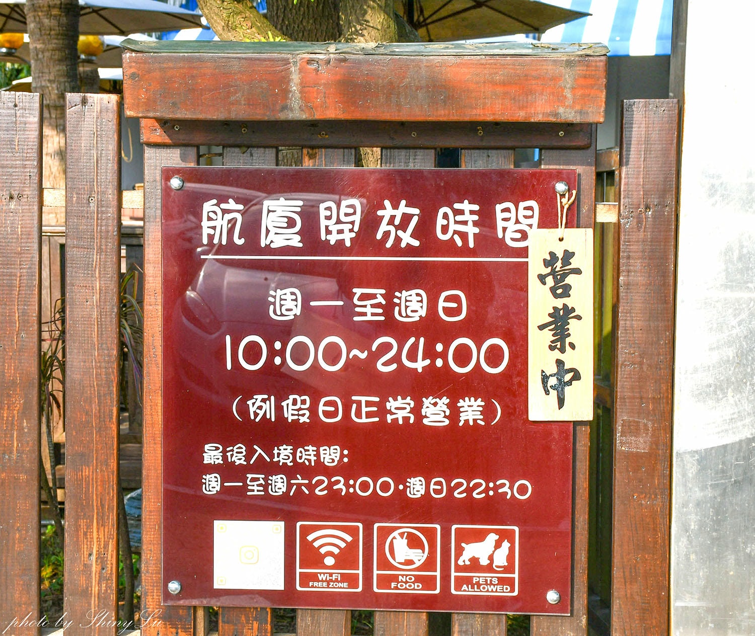 第三航廈機場咖啡，想看欣賞飛機起降，真的要碰運氣