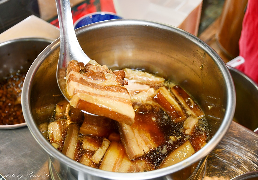 燥神│隱身巷弄內老宅美食│必吃東坡肉│高雄鳳山肉燥飯推薦