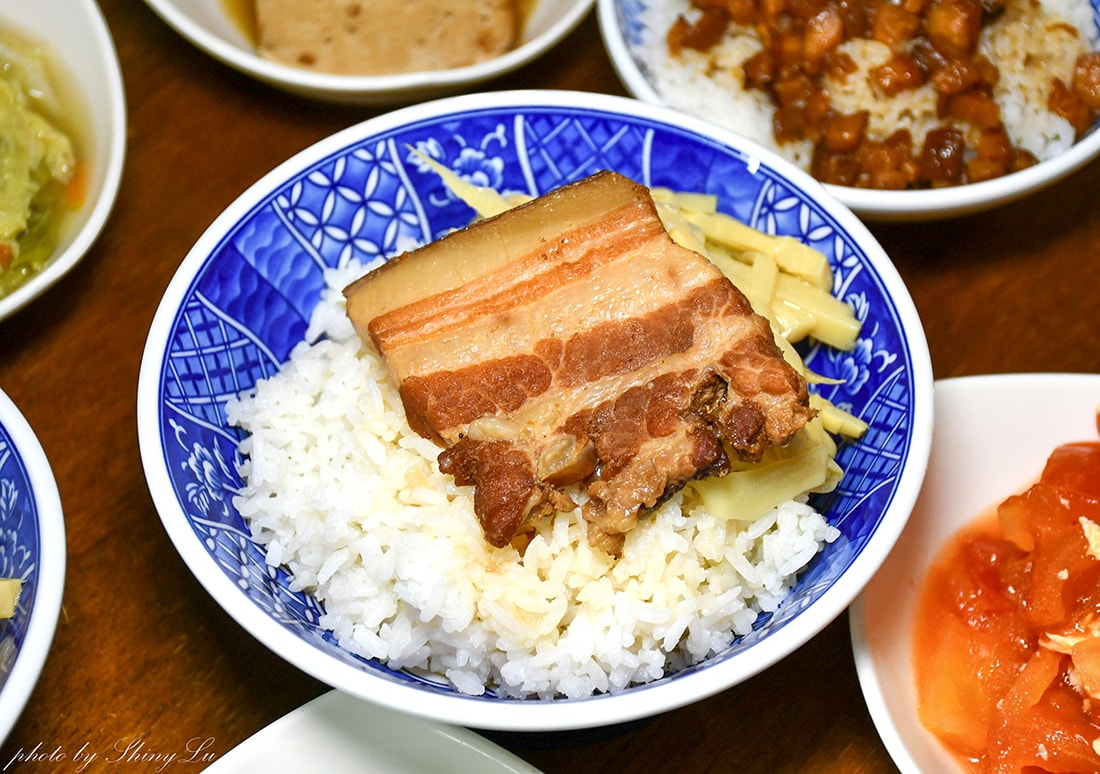 燥神│隱身巷弄內老宅美食│必吃東坡肉│高雄鳳山肉燥飯推薦
