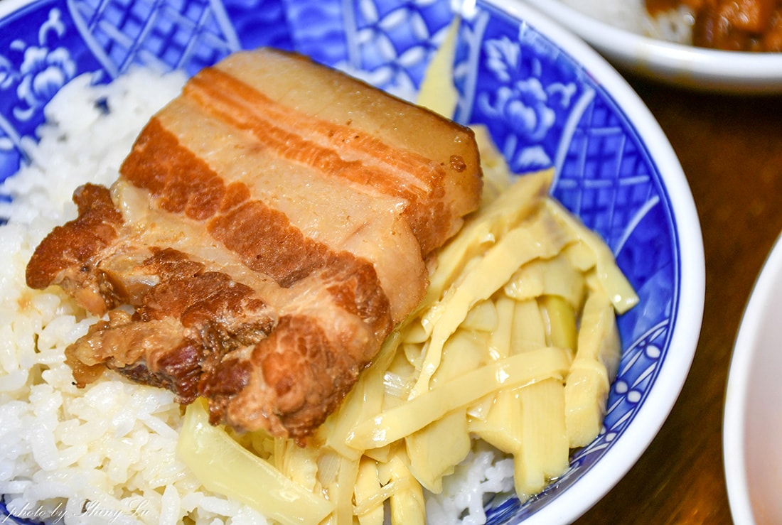 燥神│隱身巷弄內老宅美食│必吃東坡肉│高雄鳳山肉燥飯推薦