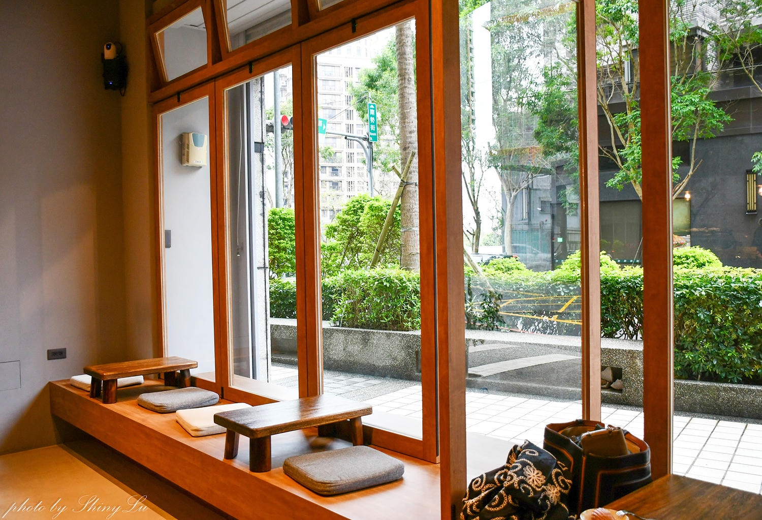 2026林口龜山咖啡廳推薦!14家海景/不限時/森林系 - 第15張圖 Grato Coffee│日式臥榻窗景採光超棒│林口三井附近咖啡廳