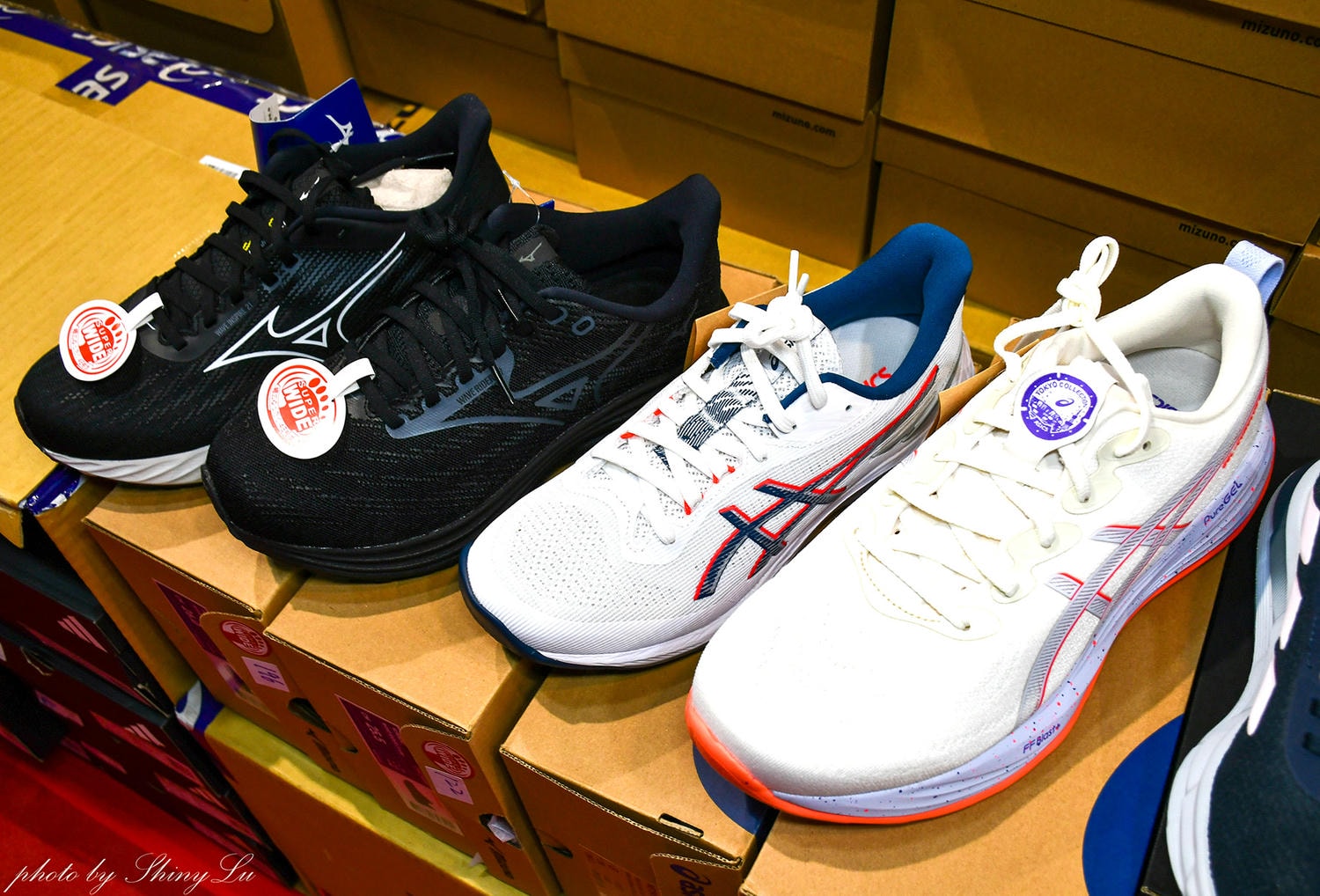 家樂福內湖店【Nike運動鞋特賣】FILA 及 MIZUNO/Adidas零碼出清第二雙10元，指定款二雙3000