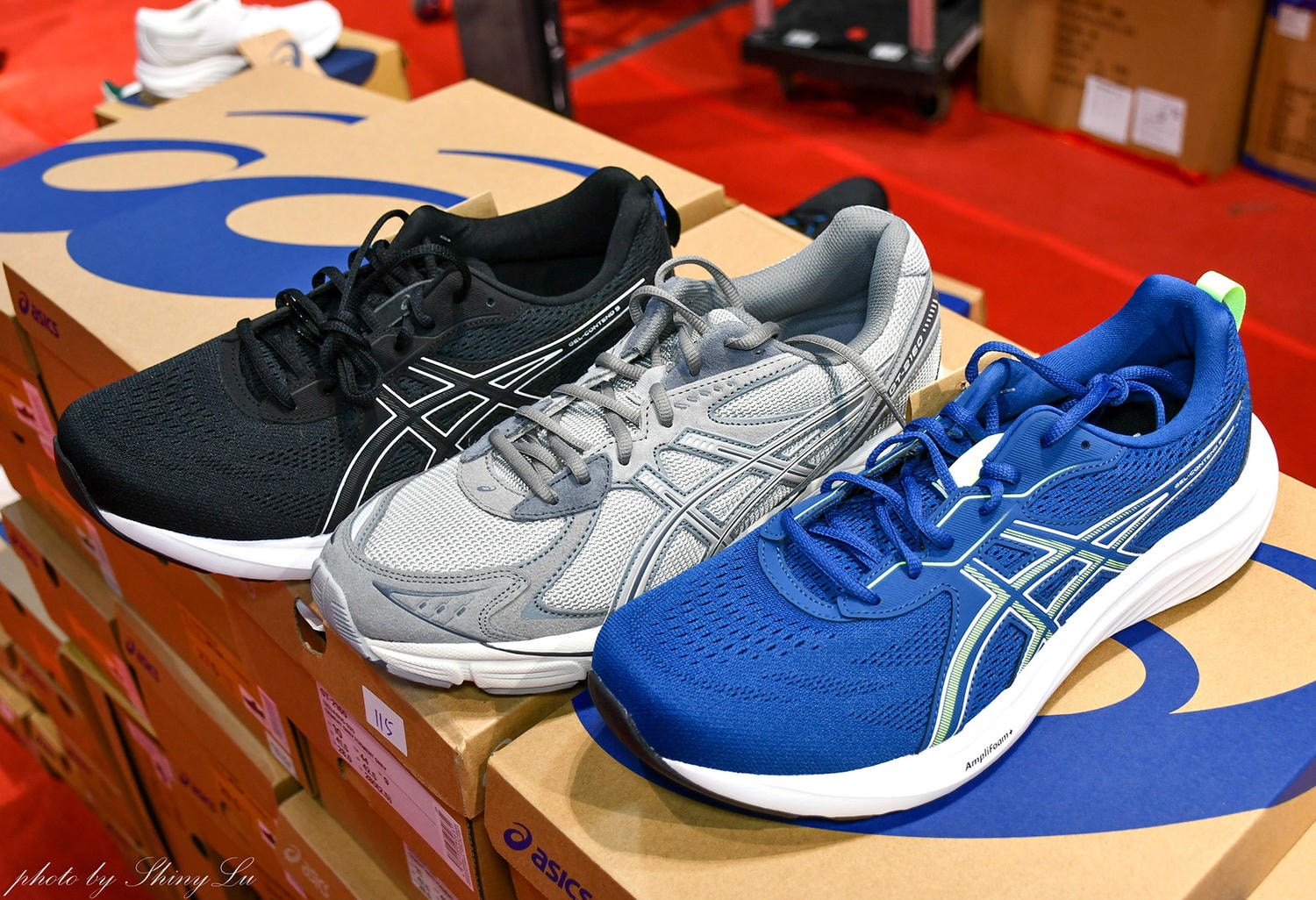 家樂福內湖店【Nike運動鞋特賣】FILA 及 MIZUNO/Adidas零碼出清第二雙10元，指定款二雙3000