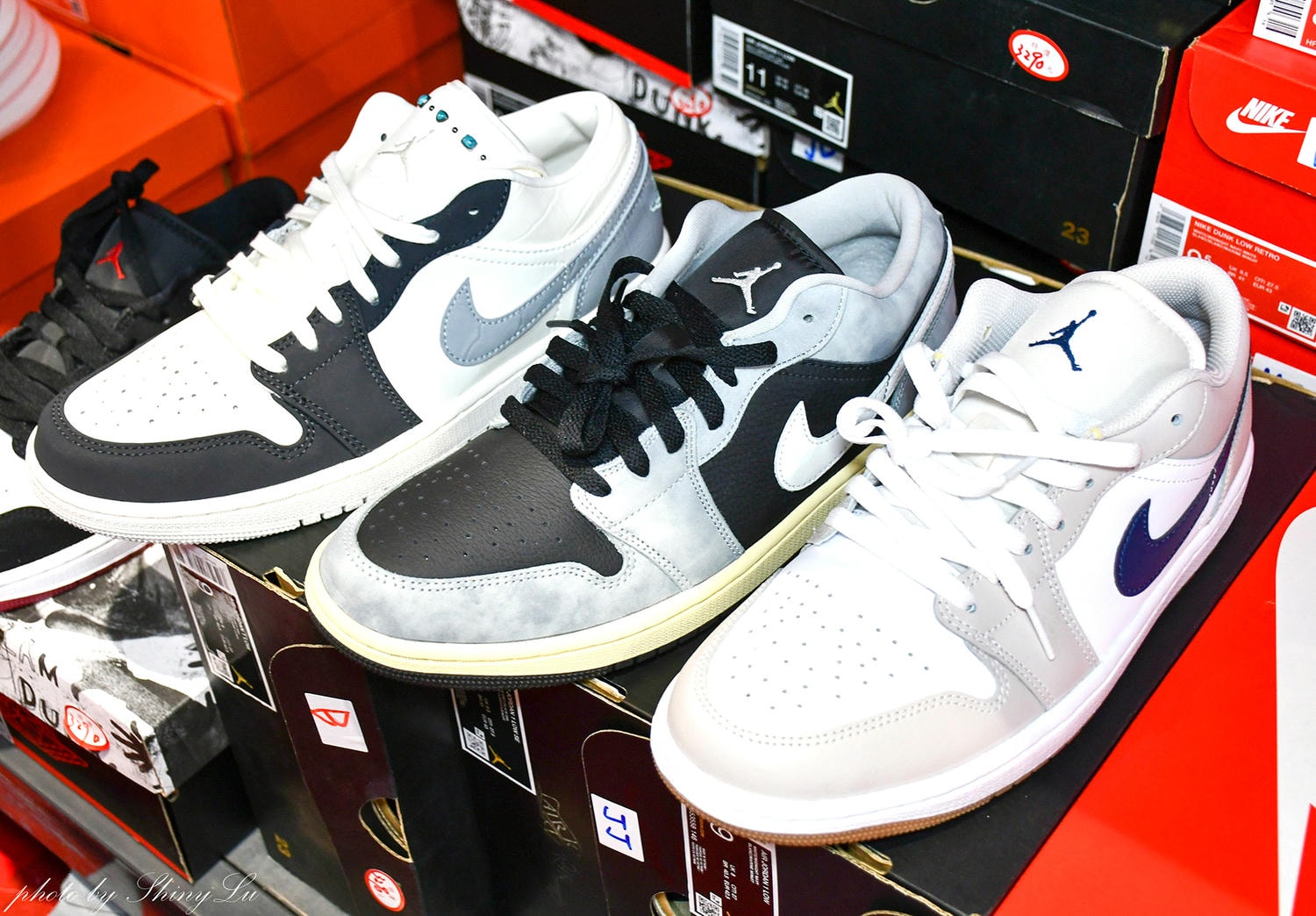 家樂福內湖店【Nike運動鞋特賣】FILA 及 MIZUNO/Adidas零碼出清第二雙10元，指定款二雙3000