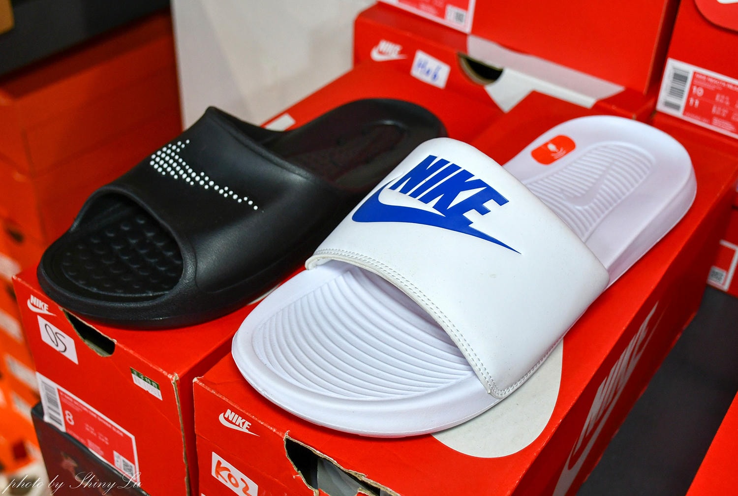 家樂福內湖店【Nike運動鞋特賣】FILA 及 MIZUNO/Adidas零碼出清第二雙10元，指定款二雙3000